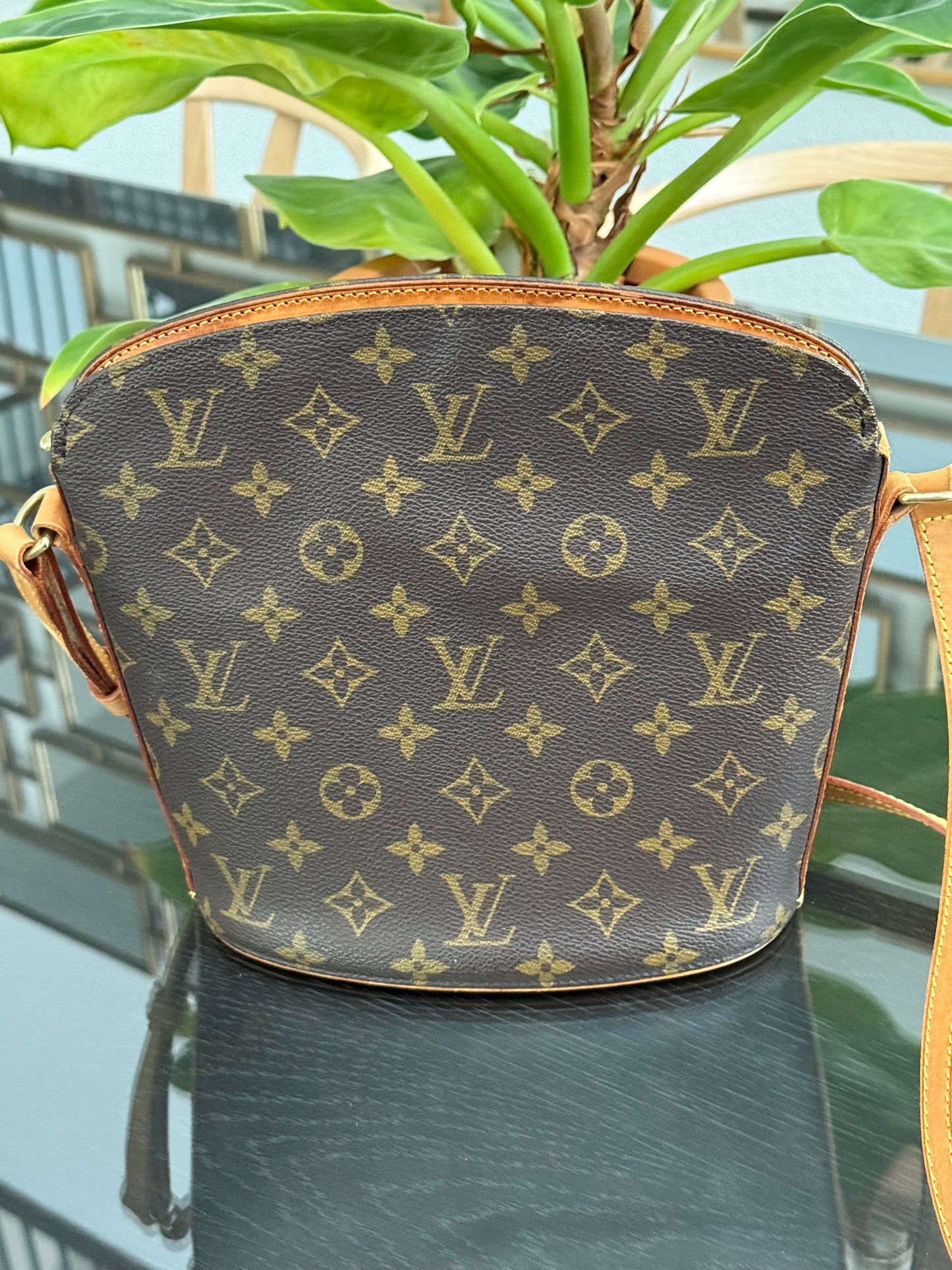Drouot Crossbody -📅 Year: 1997