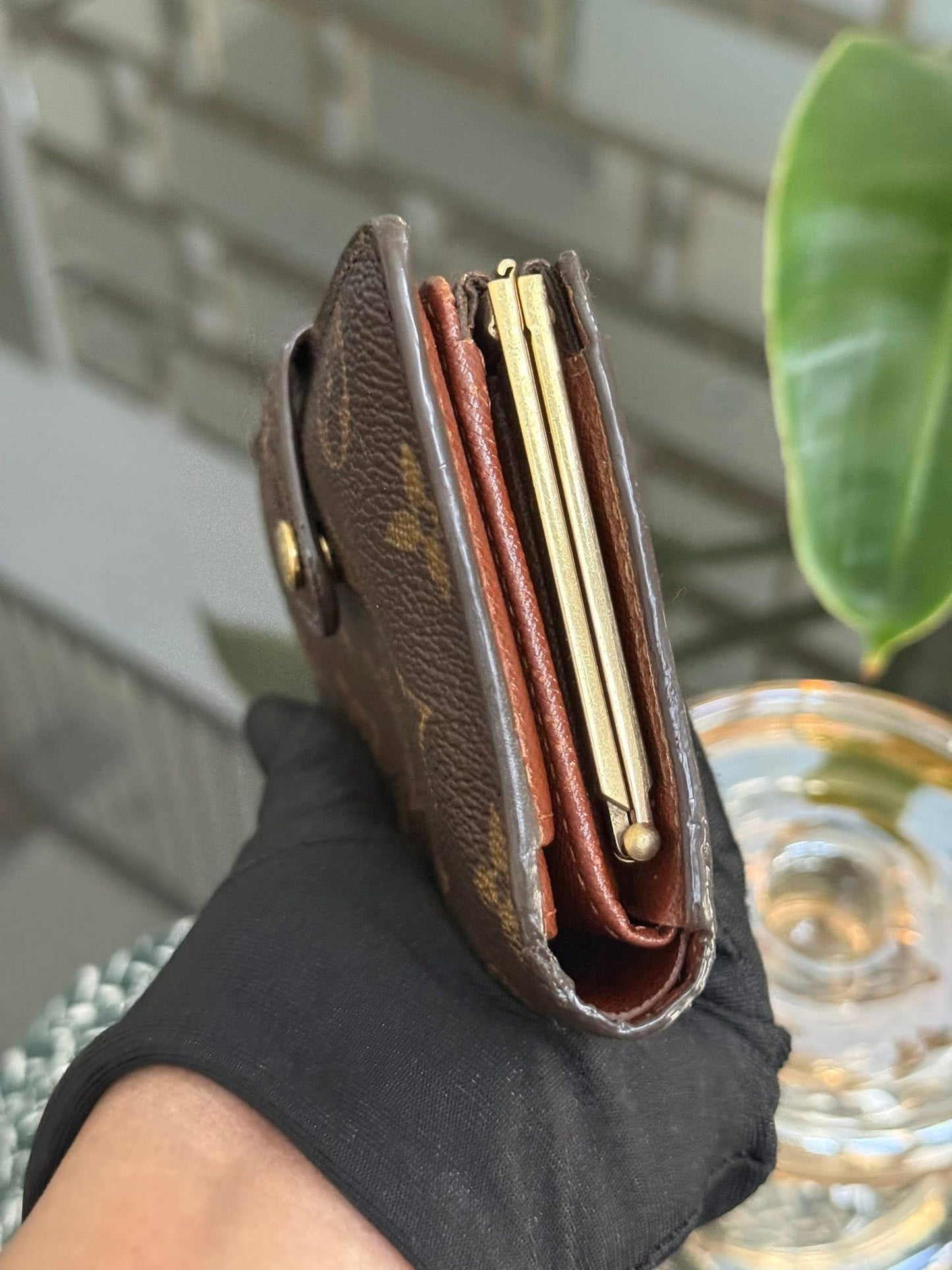Kisslock Wallet in Monogram 🗓️ Year: 2001