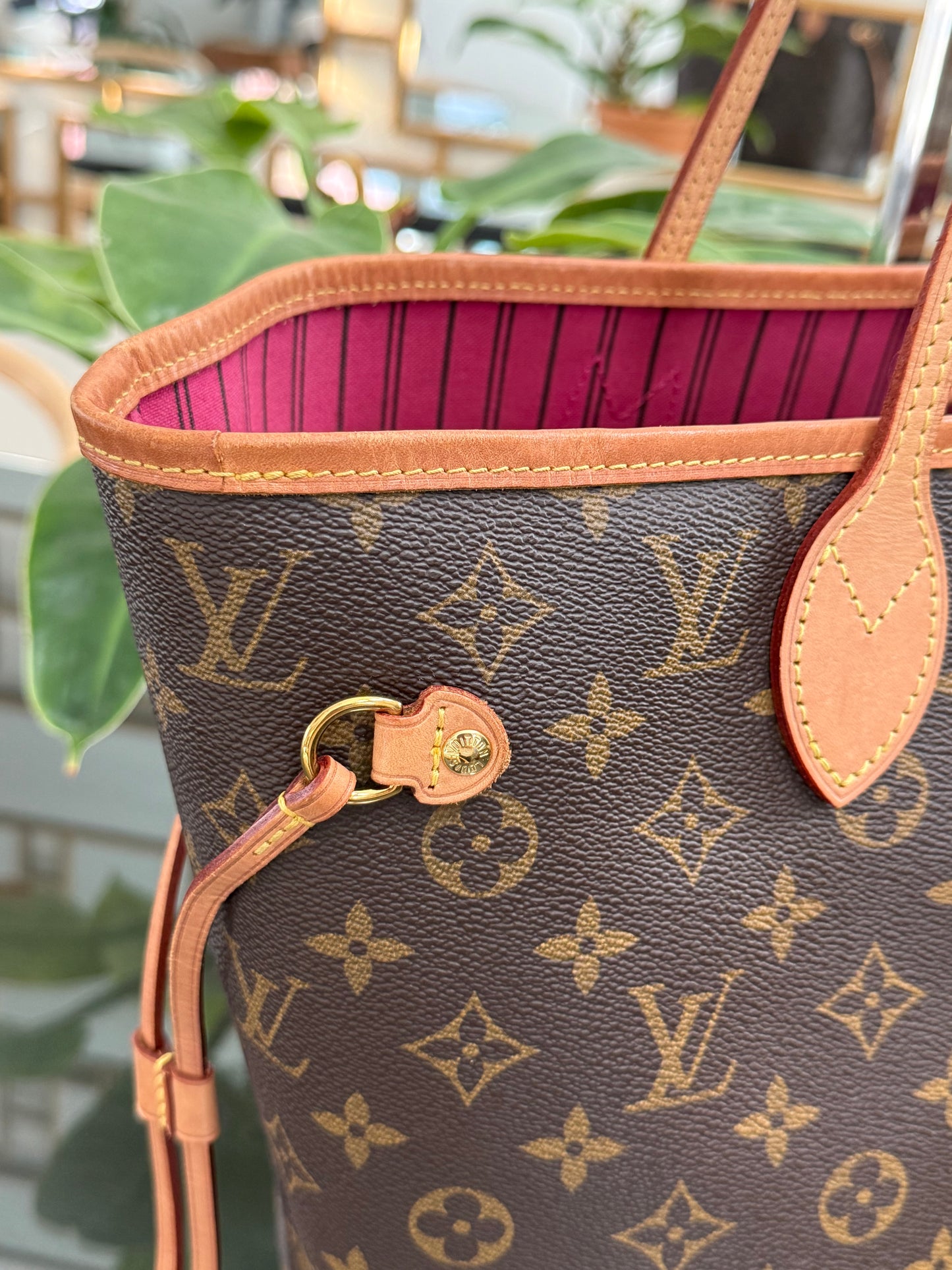 Neverfull MM Monogram in Peony with Dustbag 📅 Year: 2020