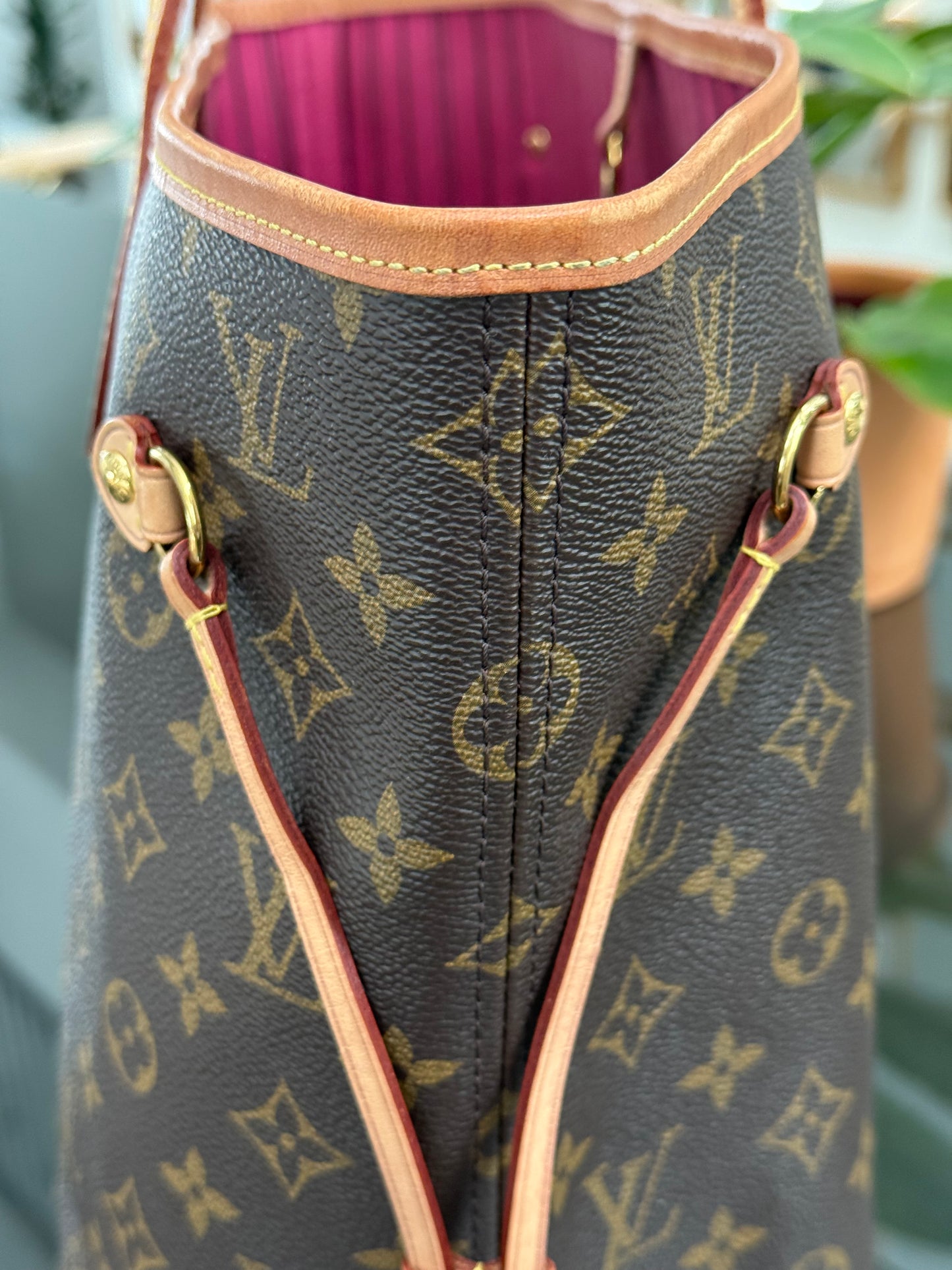 Neverfull MM Monogram in Peony with Dustbag 📅 Year: 2020