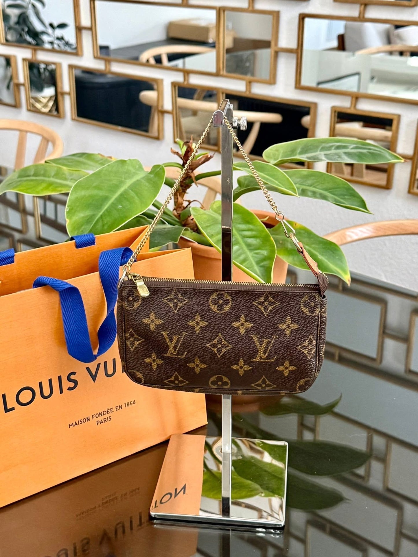 Monogram Bucket Pochette - 📅 Year: 2003