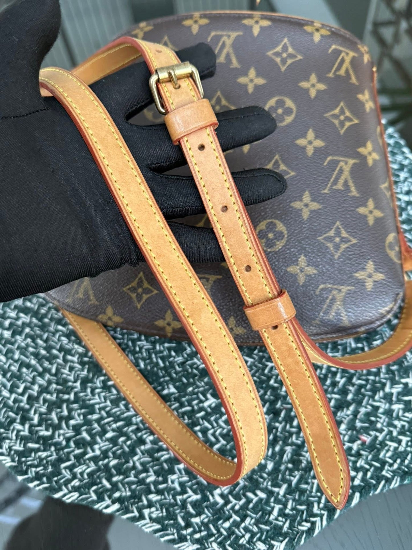 Drouot Crossbody-🗓️ Year: 2004