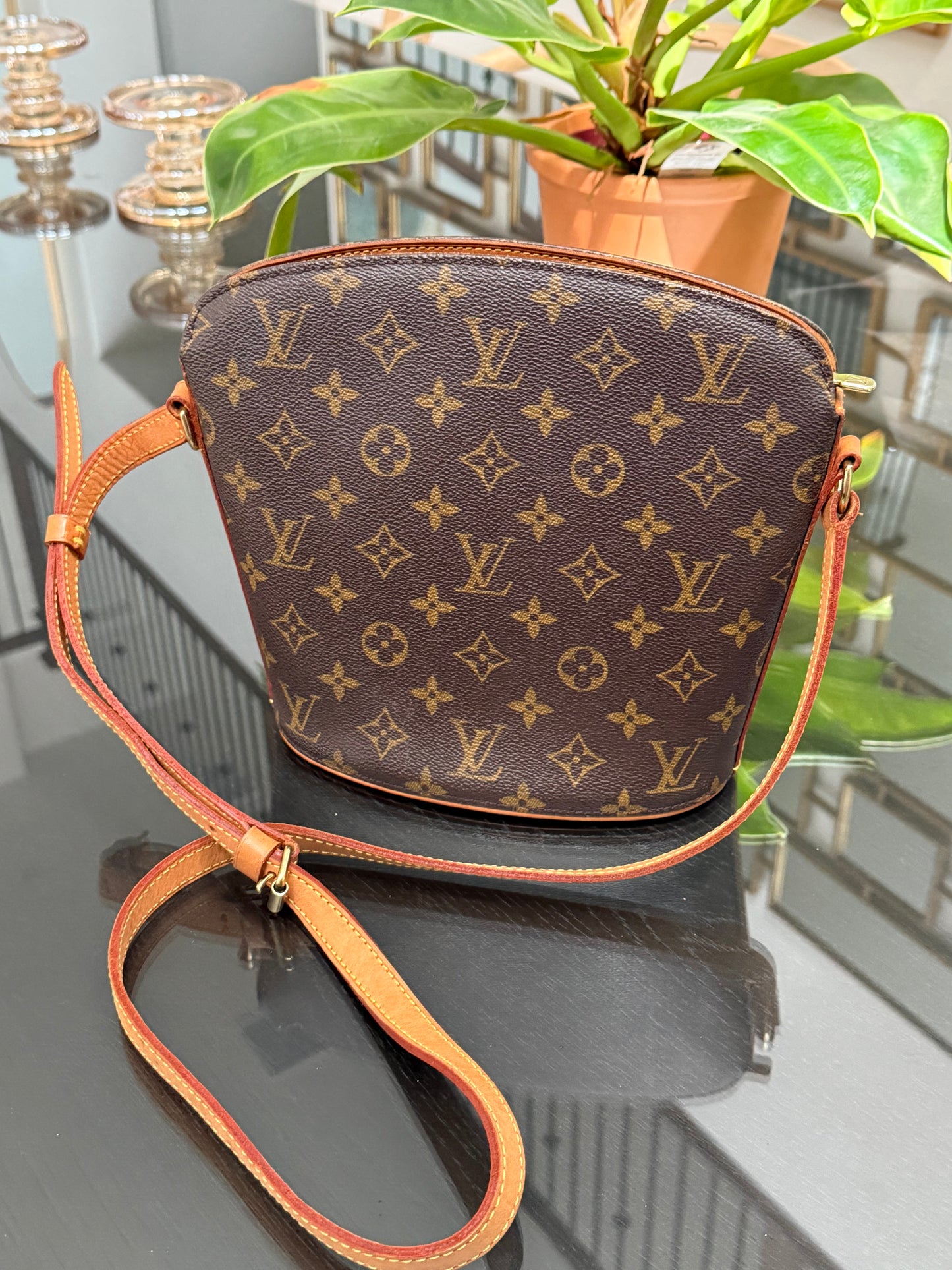 Drouot Crossbody 
📅 Year: 2000