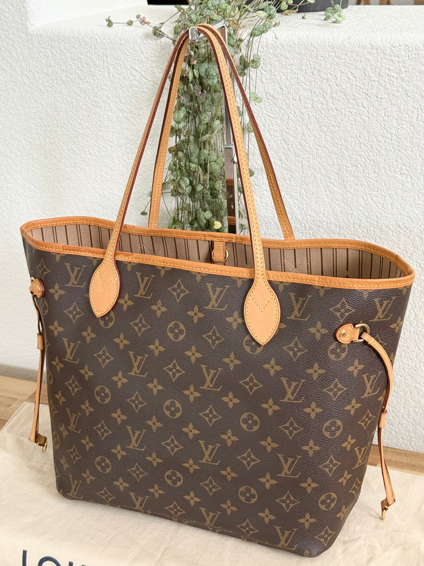 Neverfull MM with Dustbag and Insert Organizer -Year: 2012