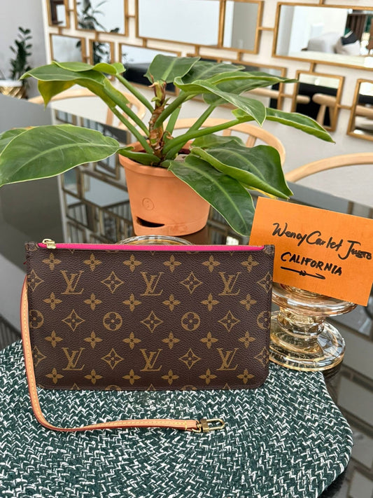 Neverfull MM/GM Pouch in Peony 🗓️ Year: 2020