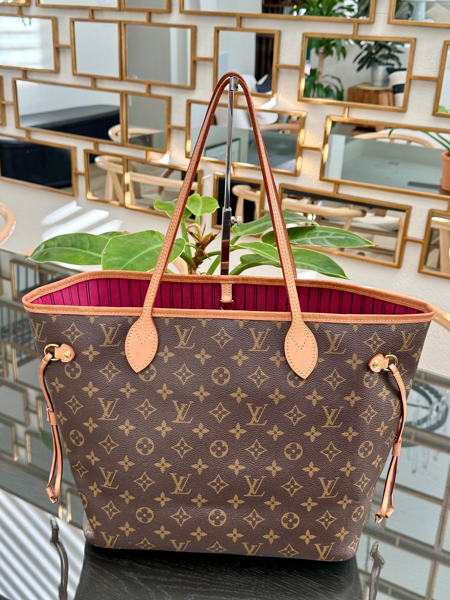 Neverfull MM Monogram in Peony with Dustbag 📅 Year: 2020
