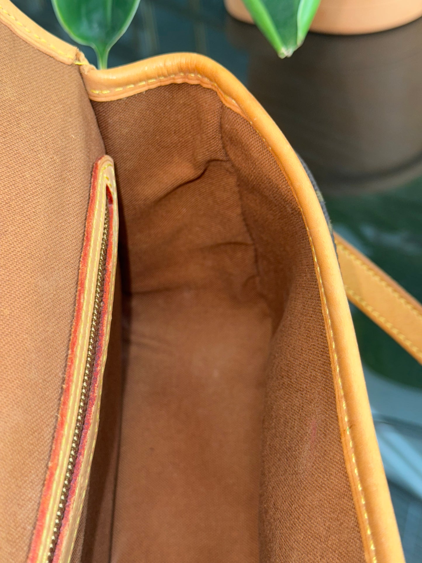 Sologne Crossbody 📅 Year: 2003