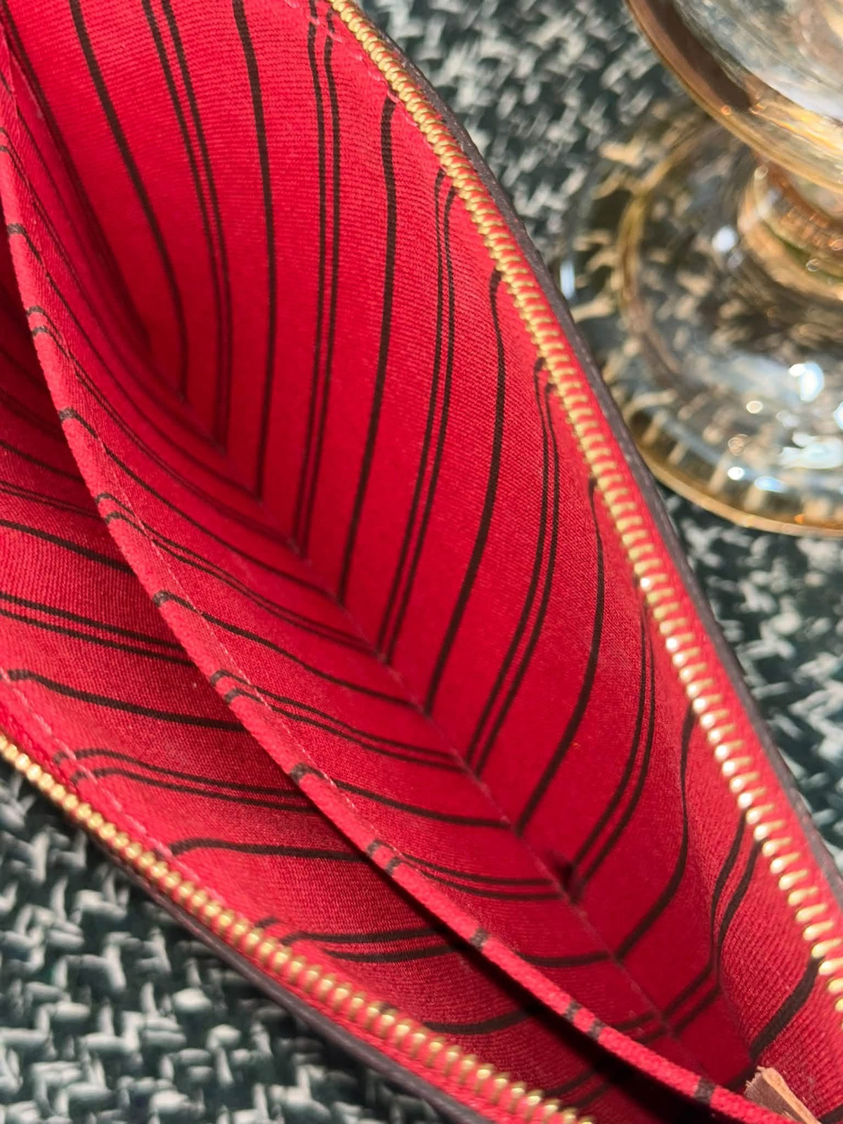 Neverfull MM/GM Pouch in Cerise 🗓️Year 2019