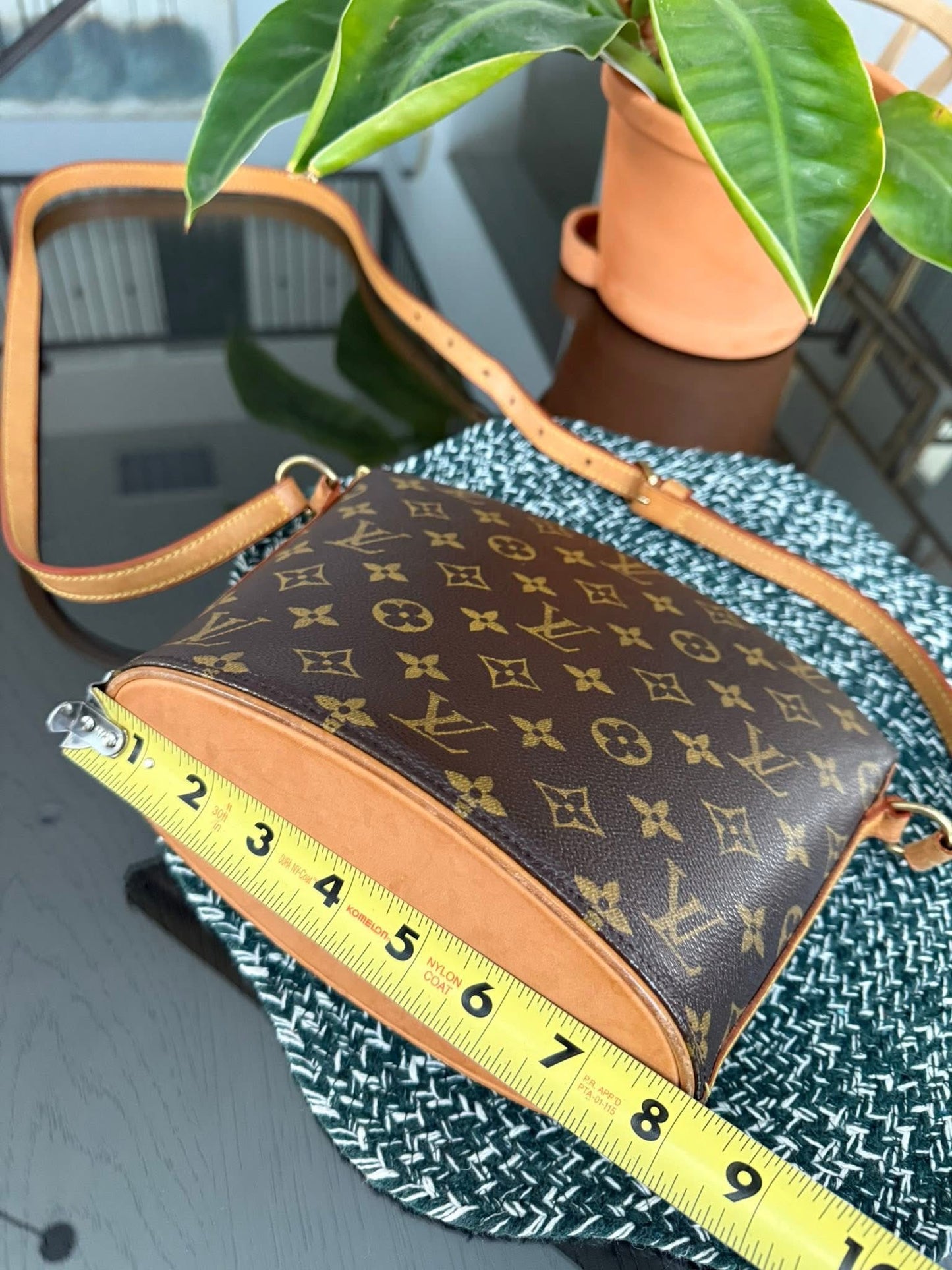 Drouot Crossbody-🗓️ Year: 2004
