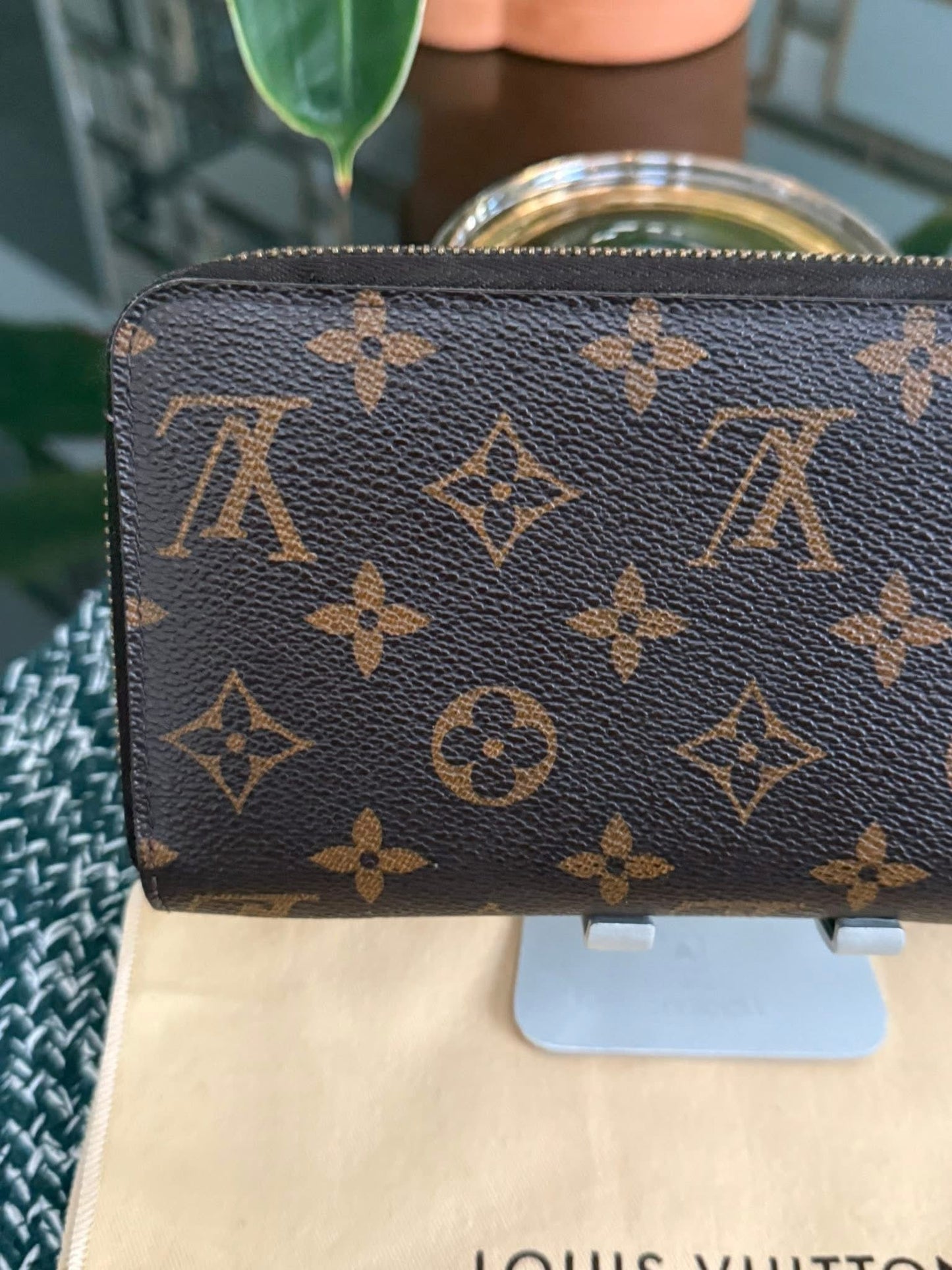 Zippy Long Wallet in Monogram with Dustbag 🗓️ Year: 2011