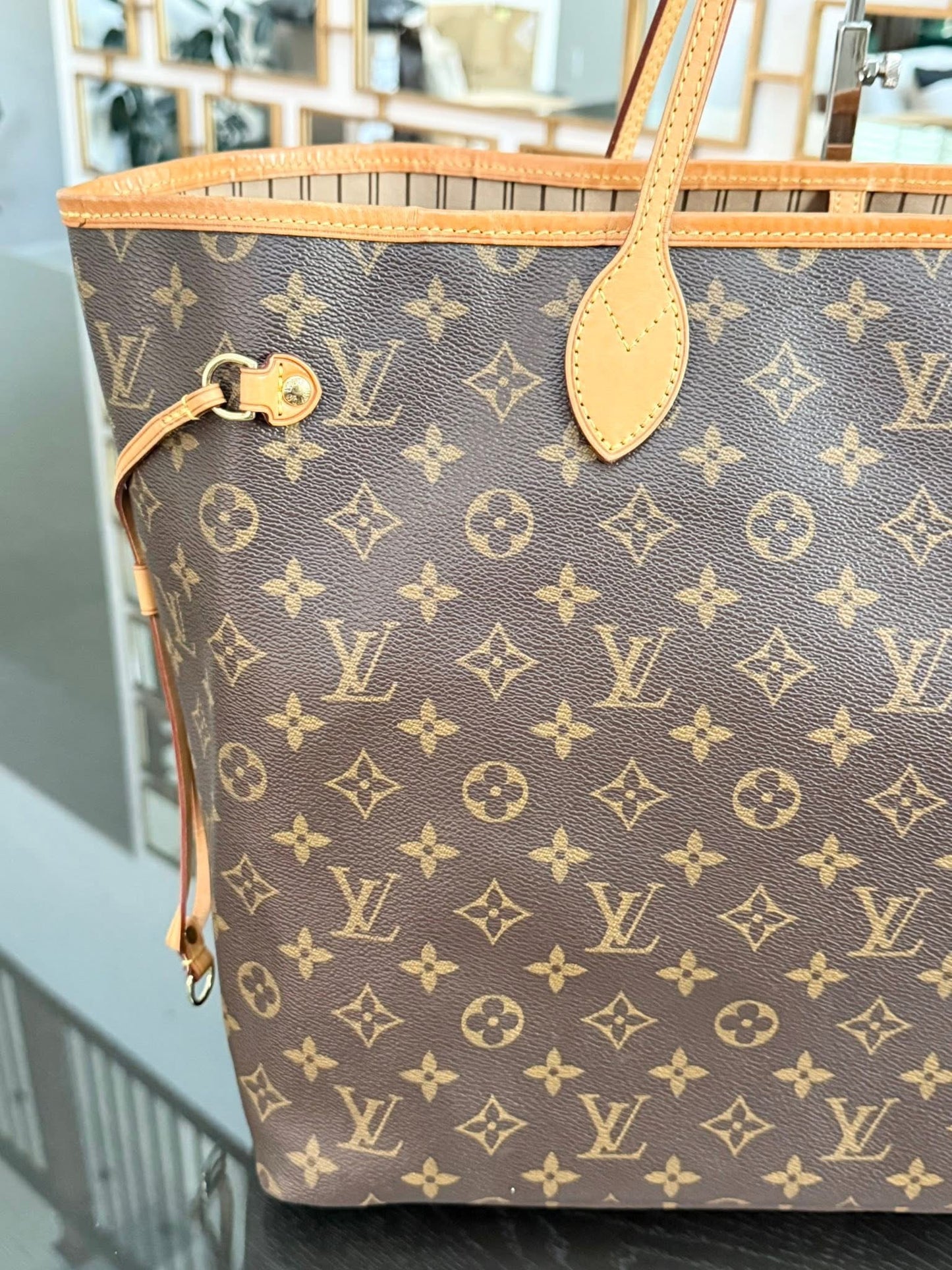 Neverfull GM in Monogram with Dustbag and Insert Organizer -🗓️ Year: 2015