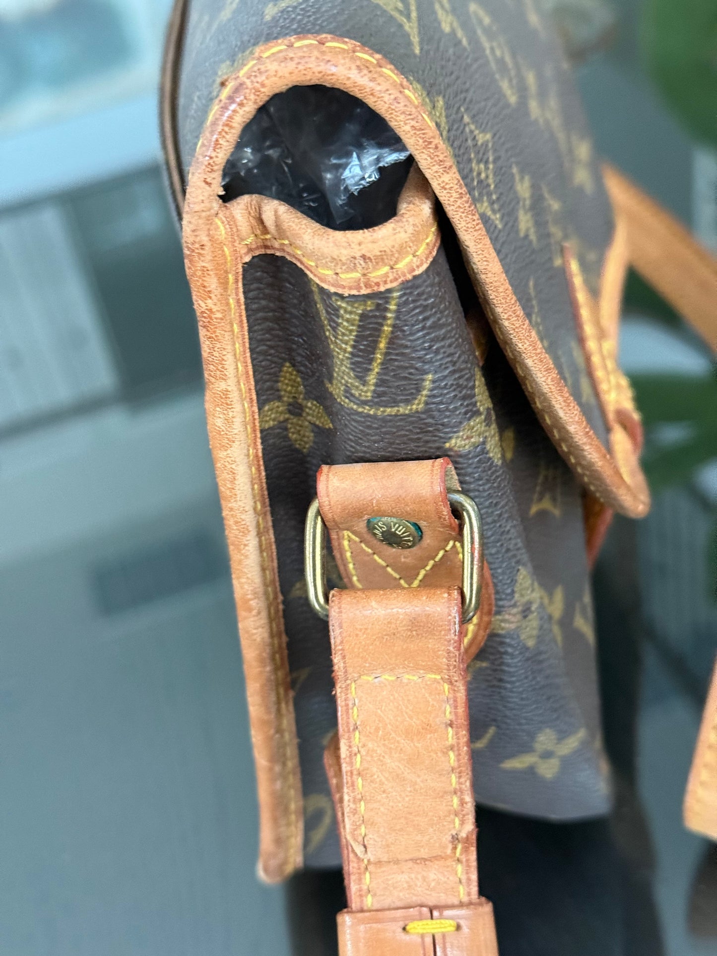 Gibeciere MM Crossbody Messenger -
📅 Year: 1991