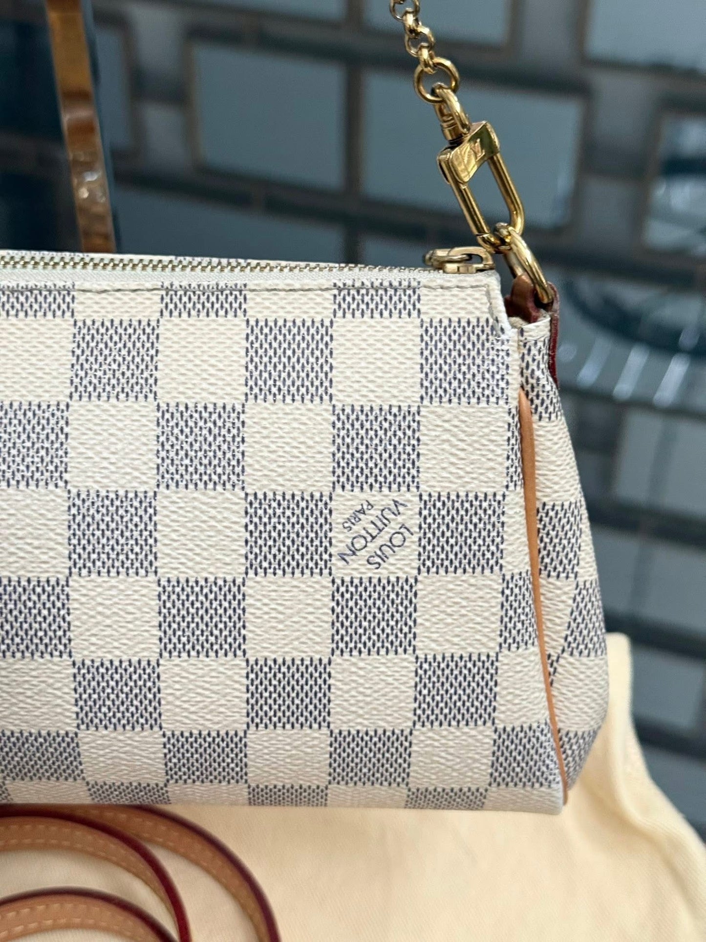 Eva Clutch in Azur with Original Strap, Dustbag , box and Paper bag 🗓️ Year: 2016