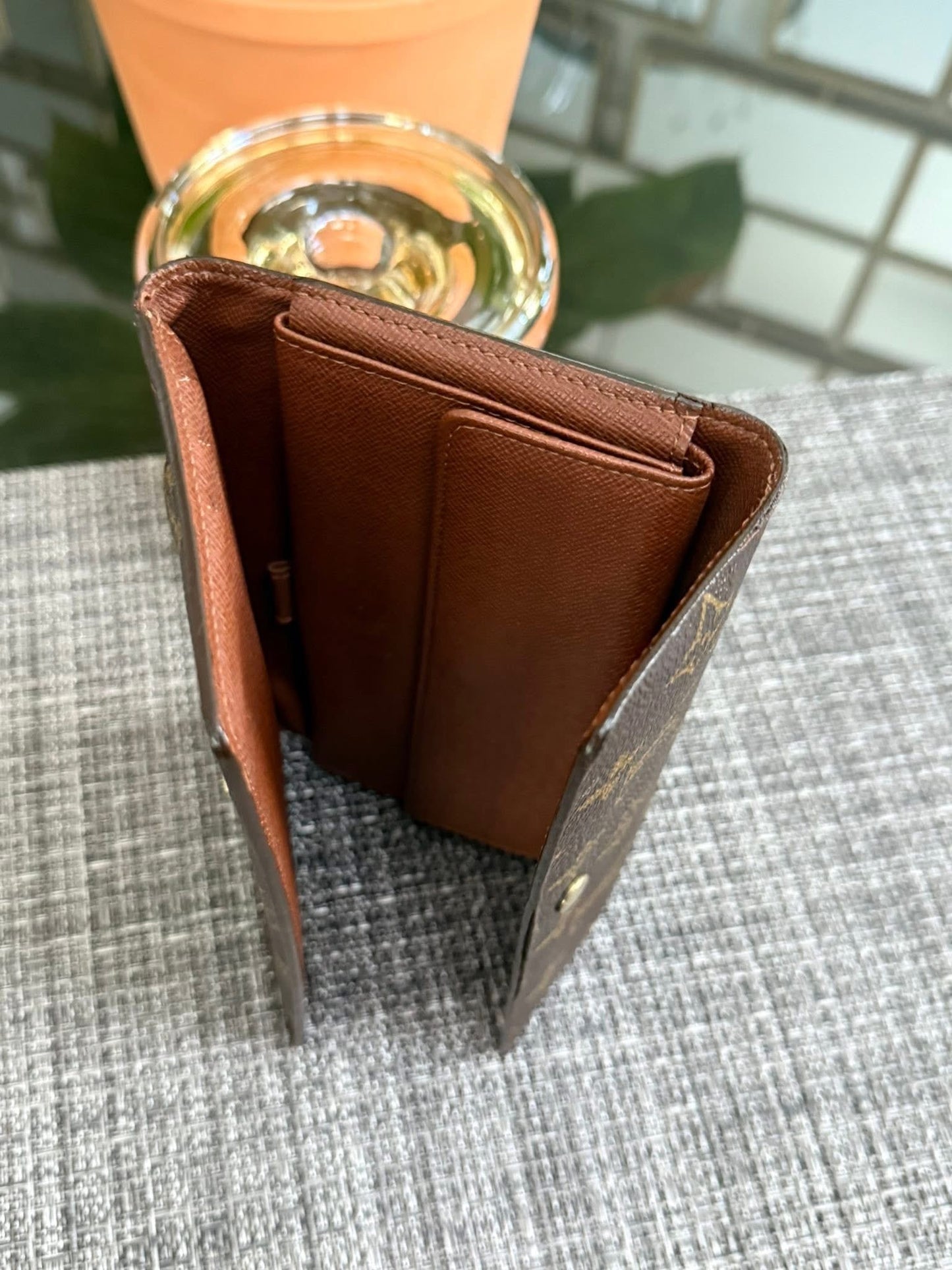 International Wallet in Monogram 🗓️ Year: 2003