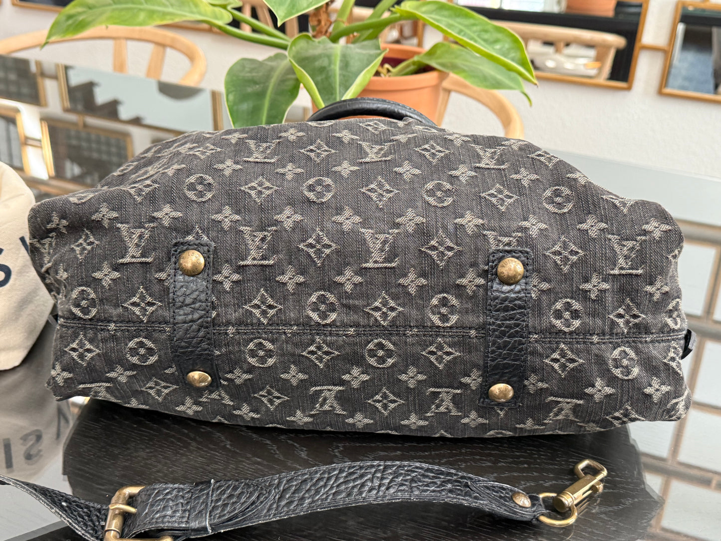 Neo Cabby GM Denim Black with Dustbag 🗓️