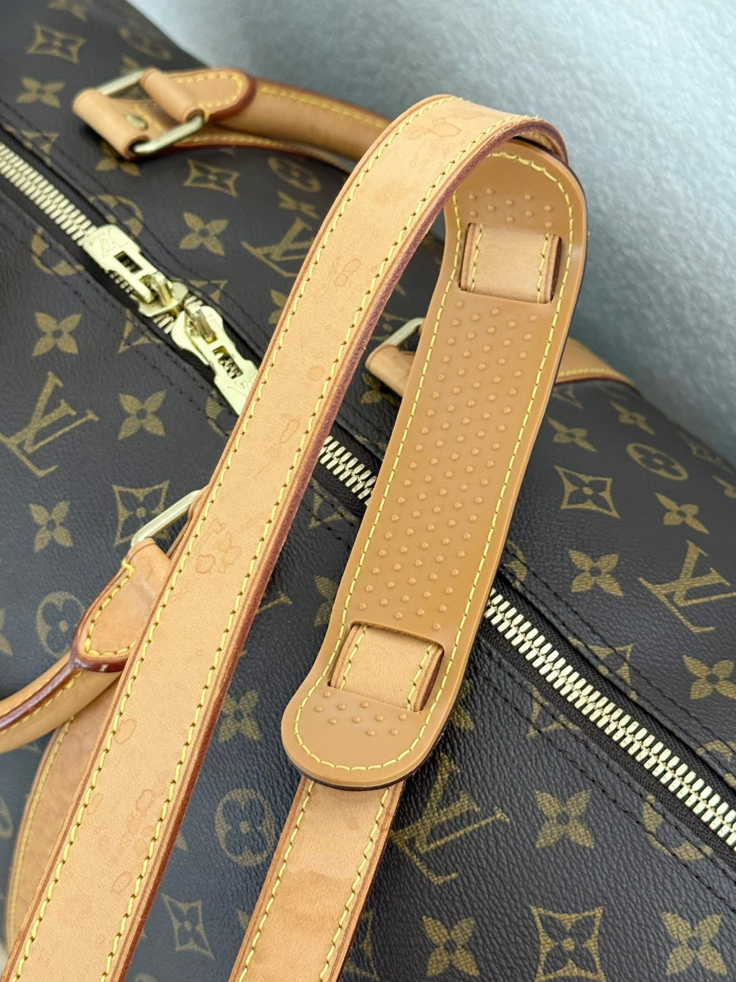 Keepall 55 Bandoulier with Original Strap, Luggage tag and Poignet 📅 Year: 2002