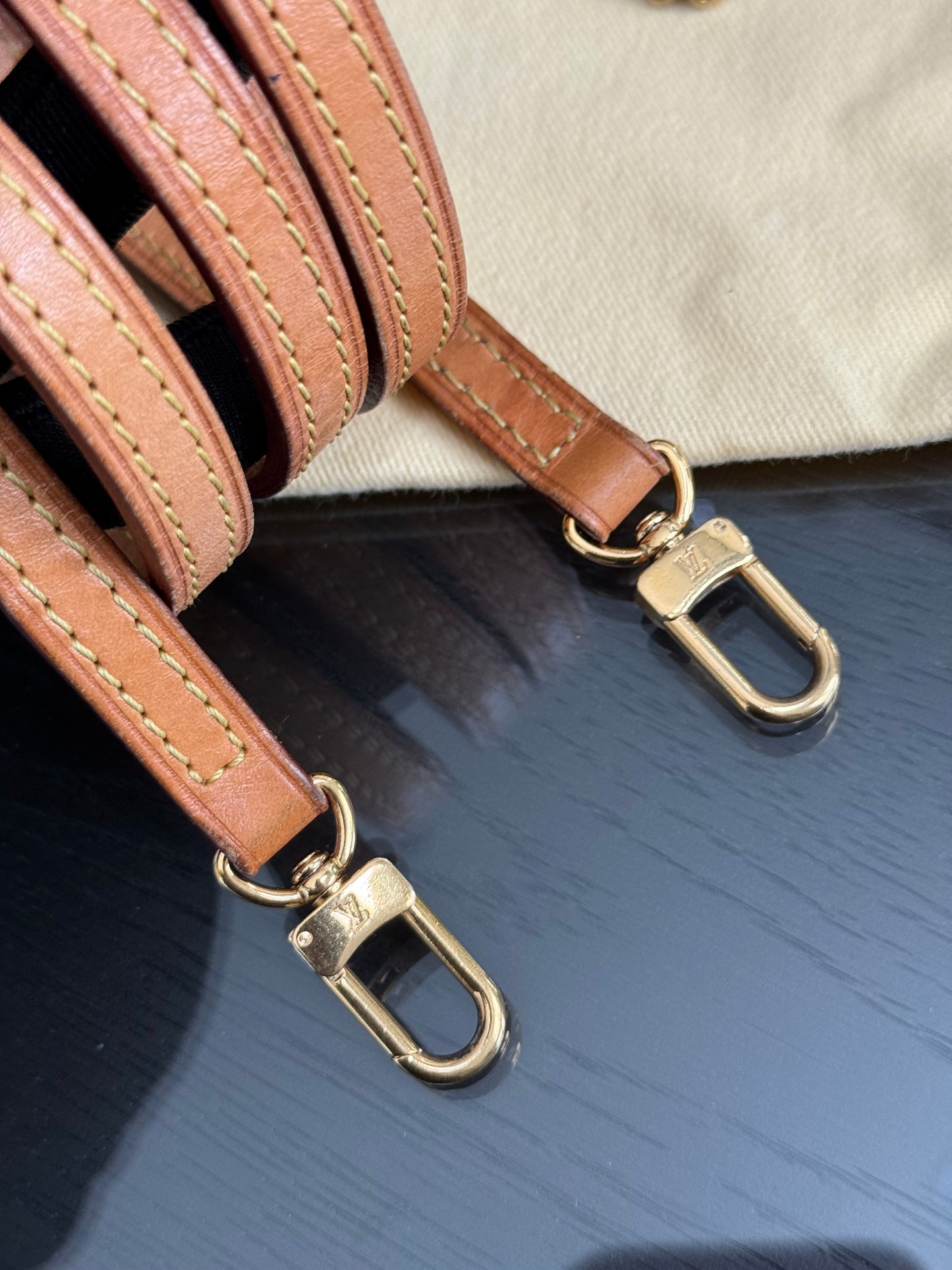 Eva Clutch Crossbody with Dustbag ￼and Box🗓️ Year: 2015