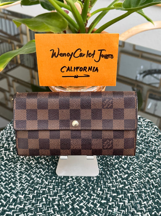 Sarah Wallet in DE with 10 Cardholders 🗓️ Year: 2009
