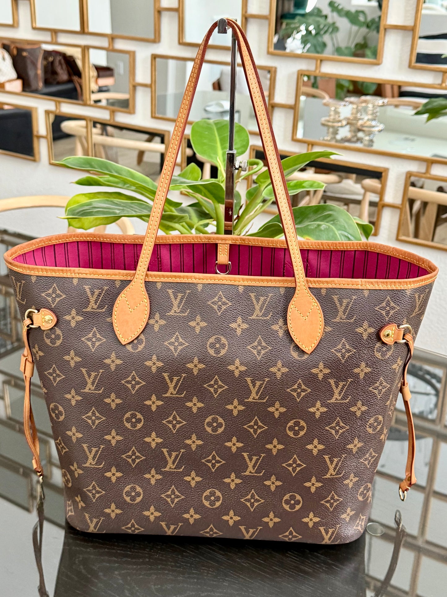 Neverfull MM in Peony interior with Dustbag 📅 Year: 2019