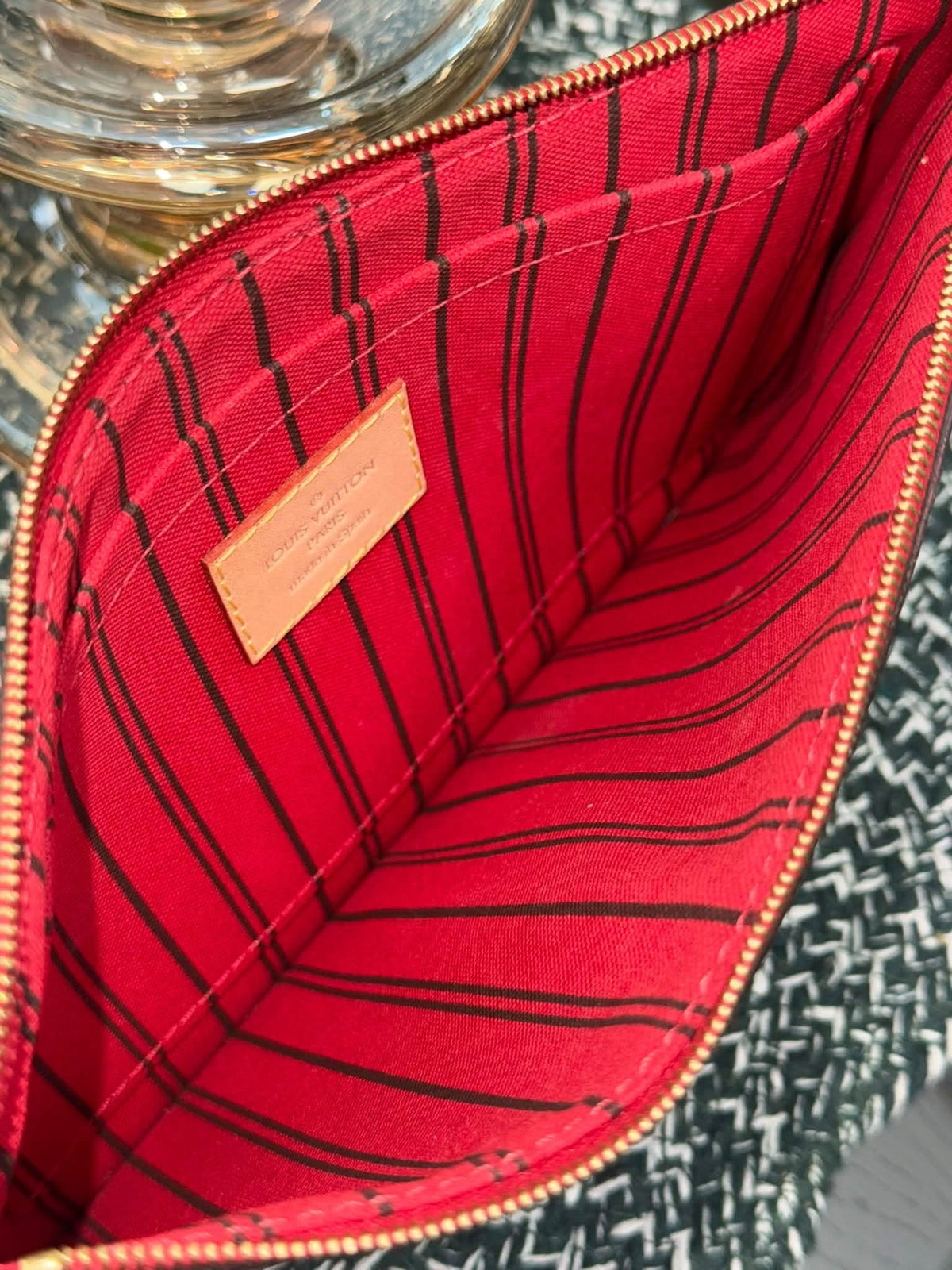 Neverfull MM/GM Pouch in Cerise 🗓️Year 2019