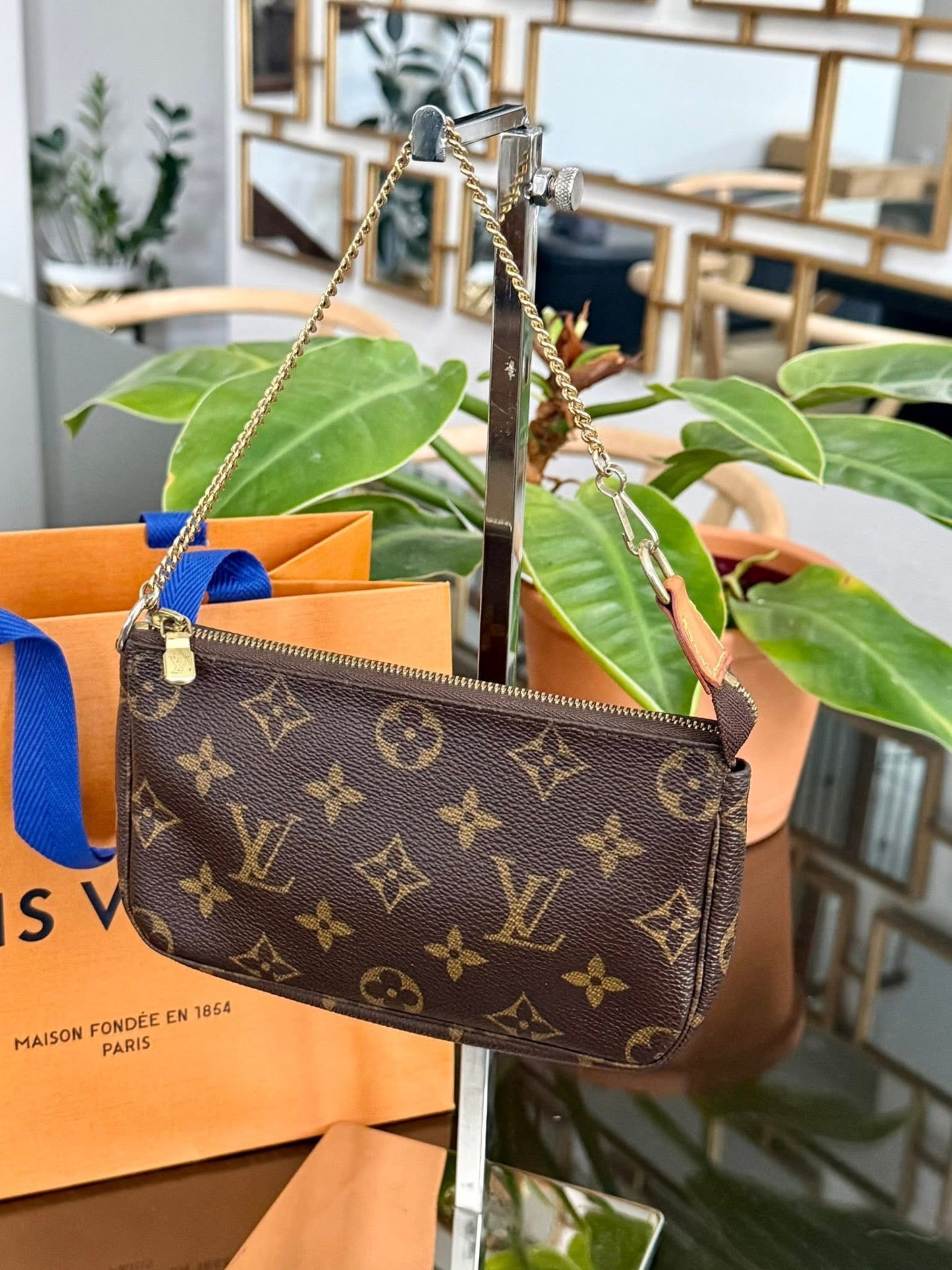 Monogram Bucket Pochette - 📅 Year: 2003