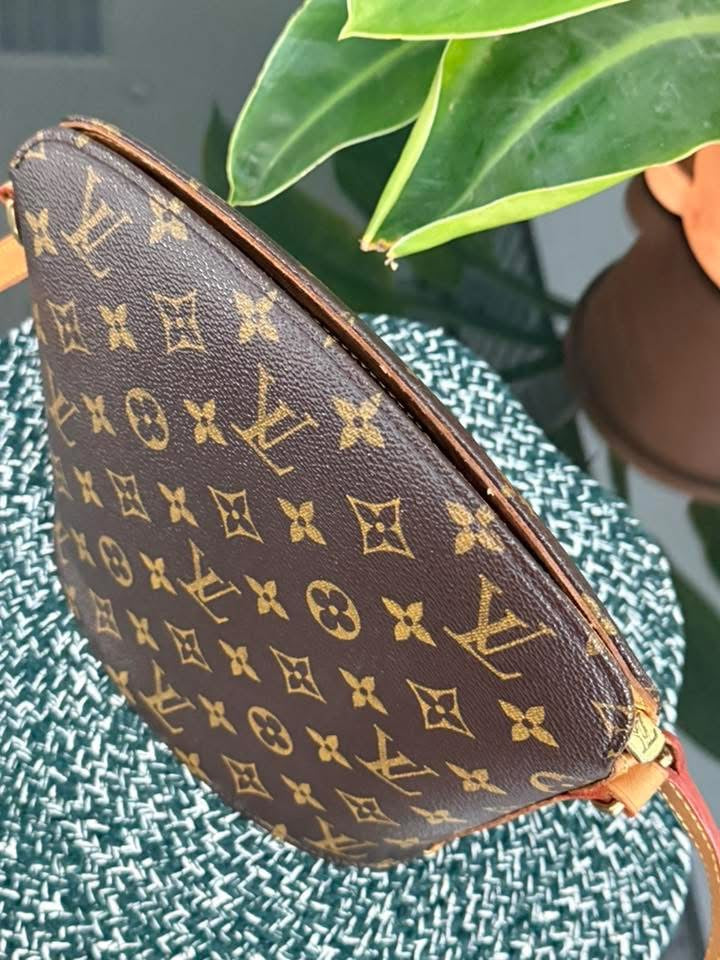 Drouot Crossbody-🗓️ Year: 2004