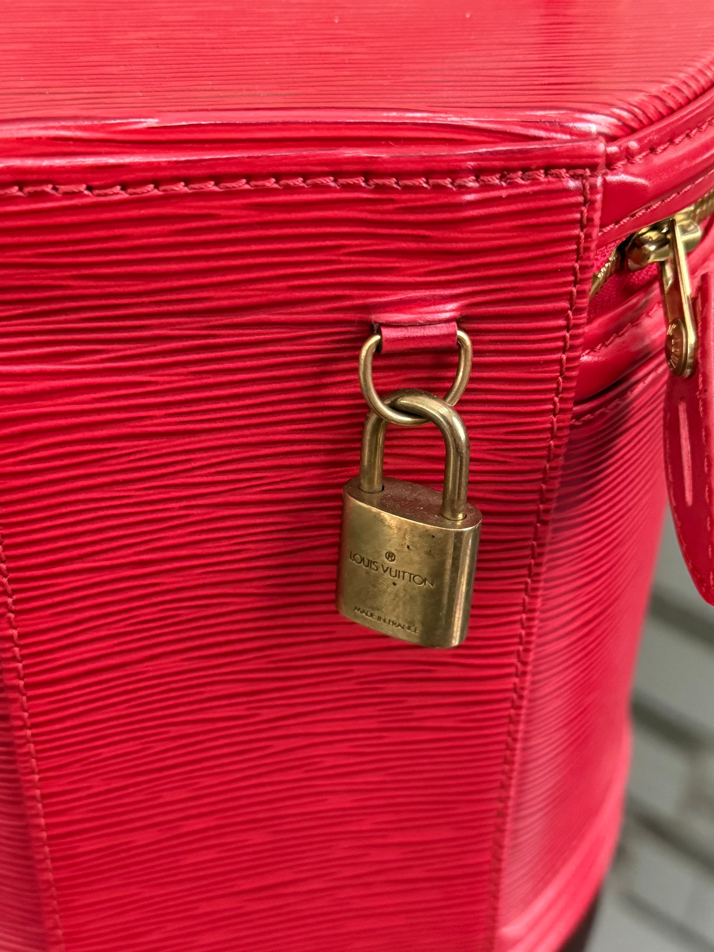 Epi Cannes with Lock No key-🗓️ Year: 2000