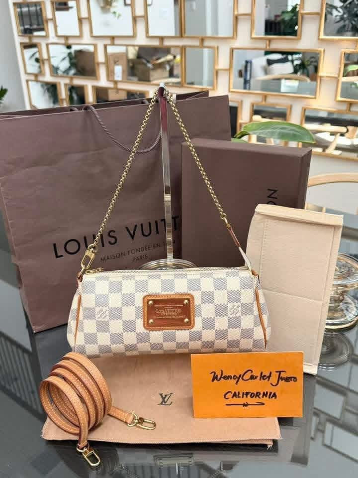 Eva Clutch in Azur with Original Strap, Dustbag, Box and Paper bag 🗓️ Year: 2015