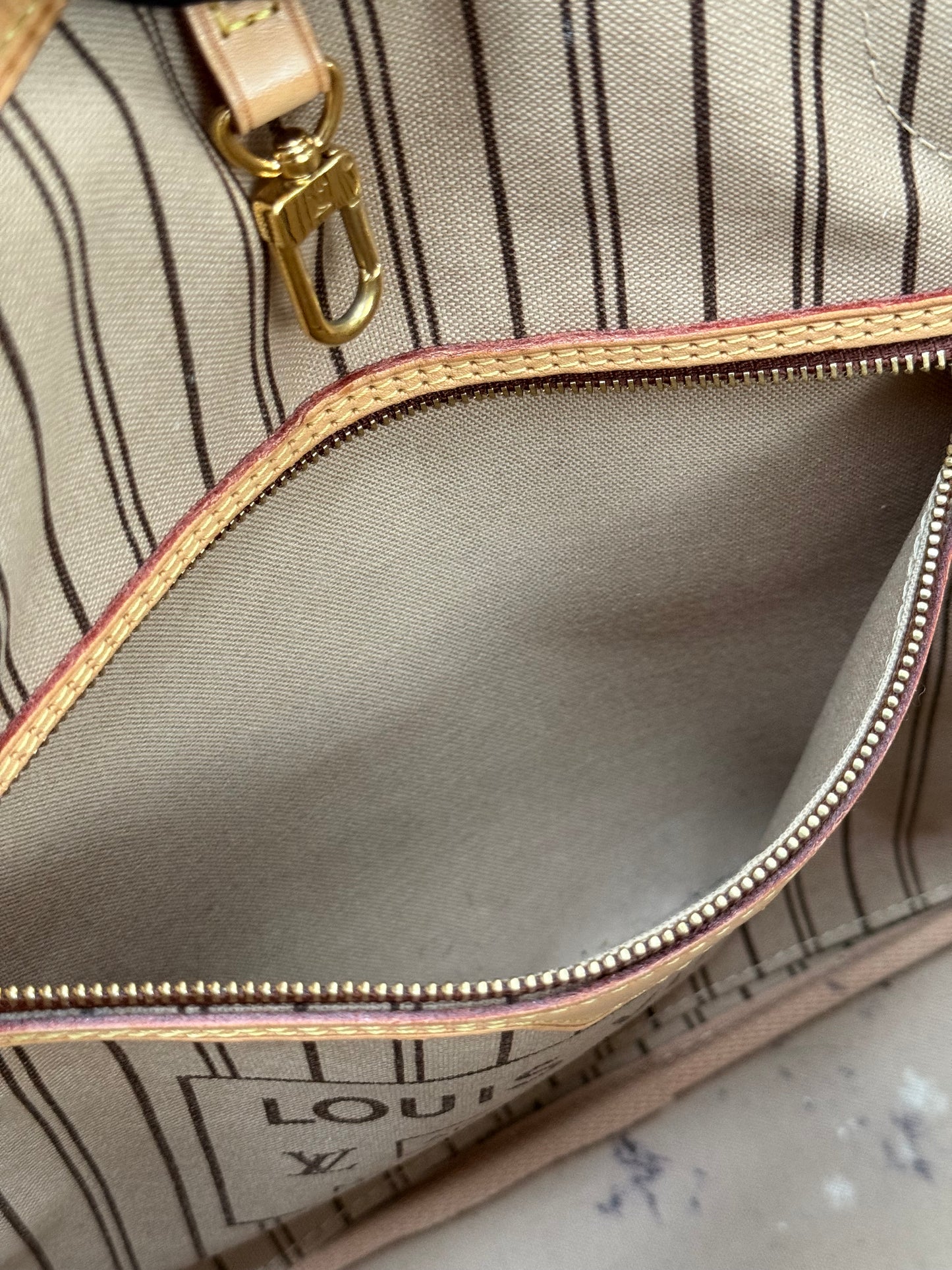 Neverfull MM in Monogram with Dustbag and Insert Organizer 📅 Year: 2017