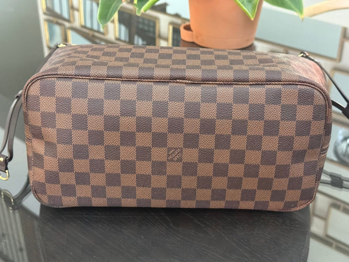 Neverfull MM in DE with Pouch comes with Dustbag and Non branded Twilly 🌺 📅 Year: 2015