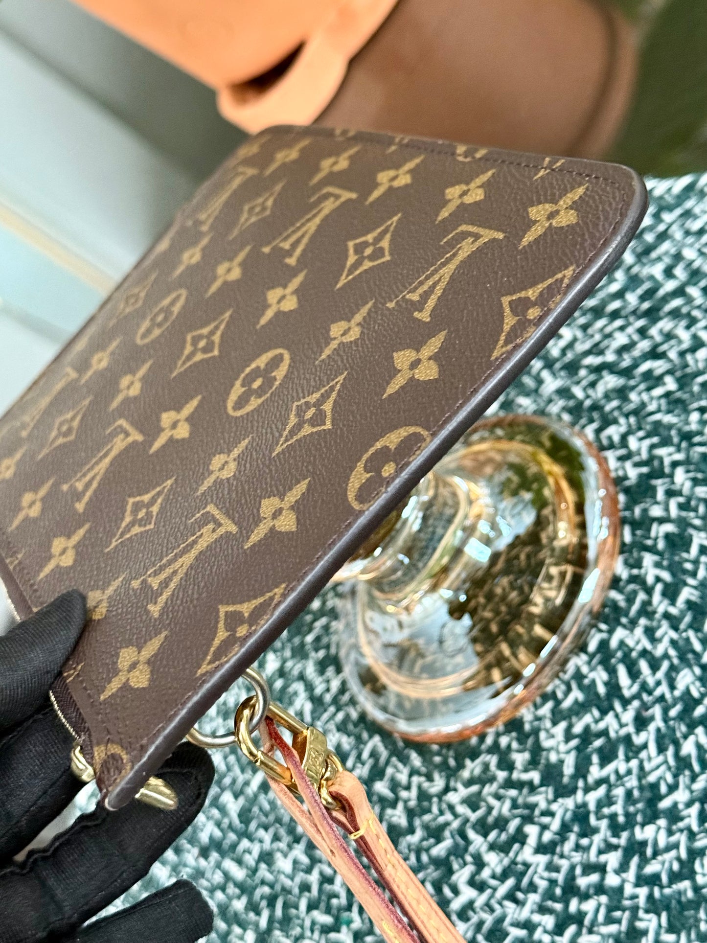 Neverfull MM/ GM Pouch with Wriststrap 🗓️ Year: 2020