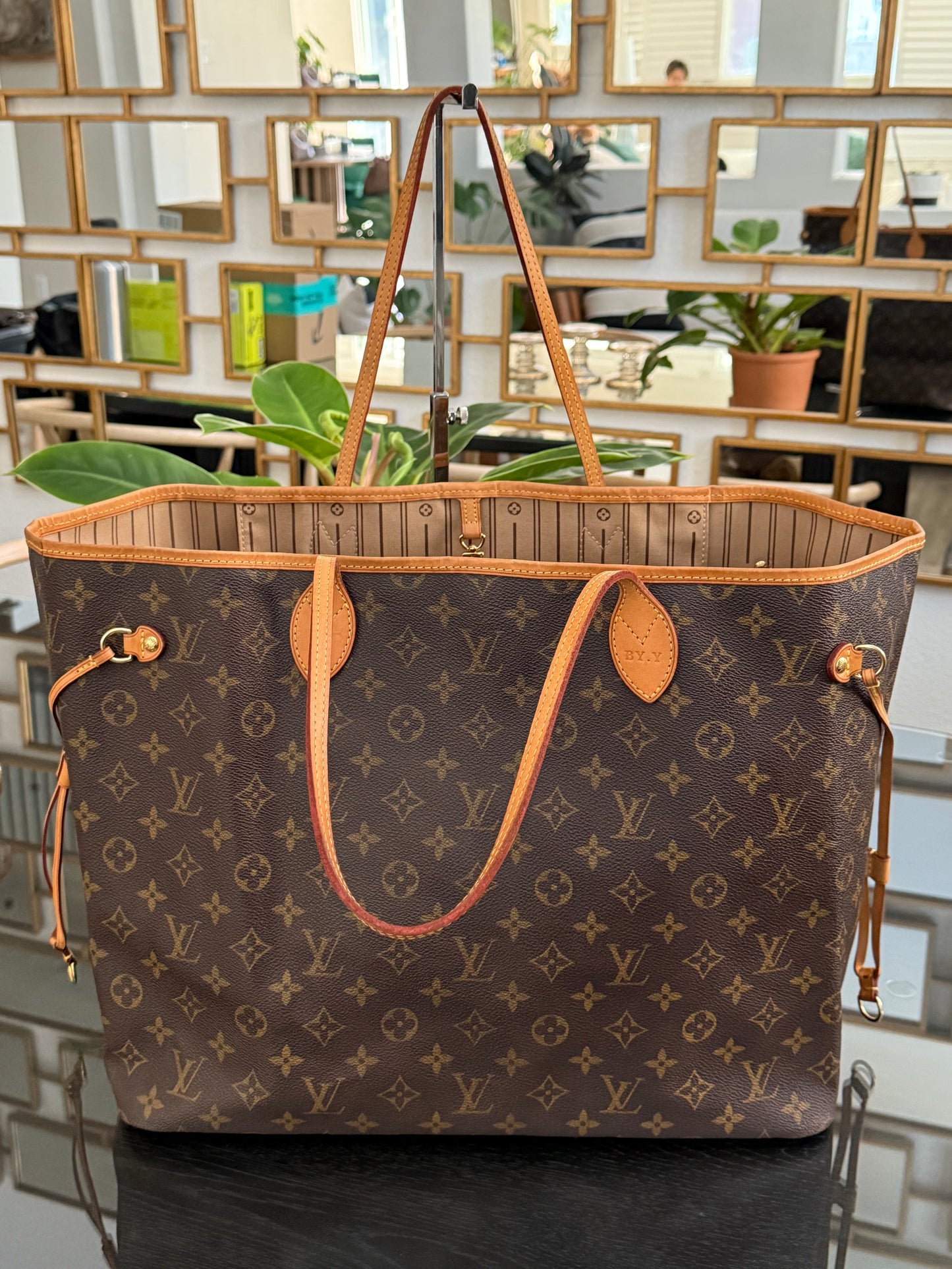 Neverfull GM with Dustbag and twilly -📅 Year: 2009