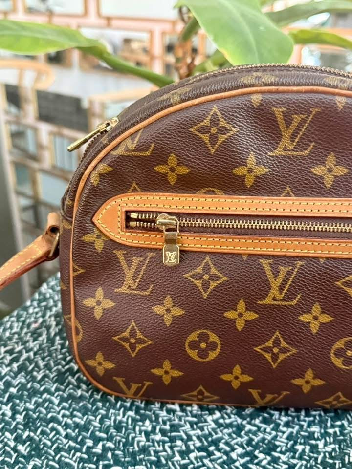 Senlis Crossbody - 🗓️