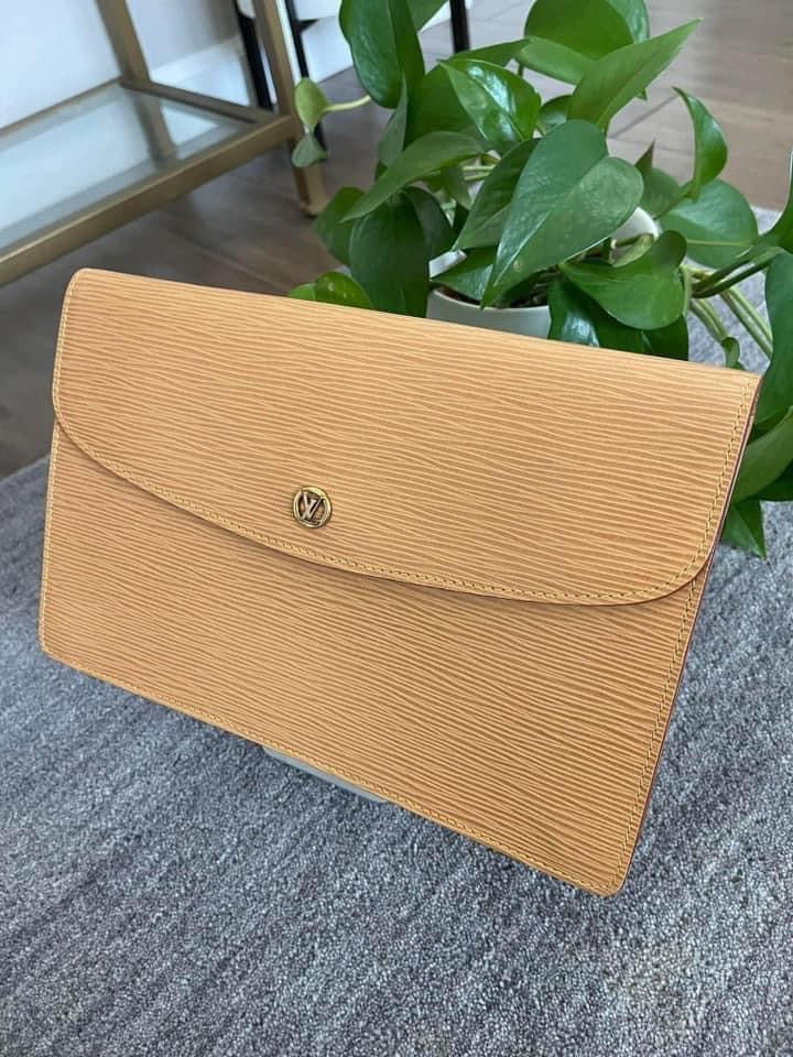 Epi Montaigne Clutch in Winnipeg Beige -Year: 1987
