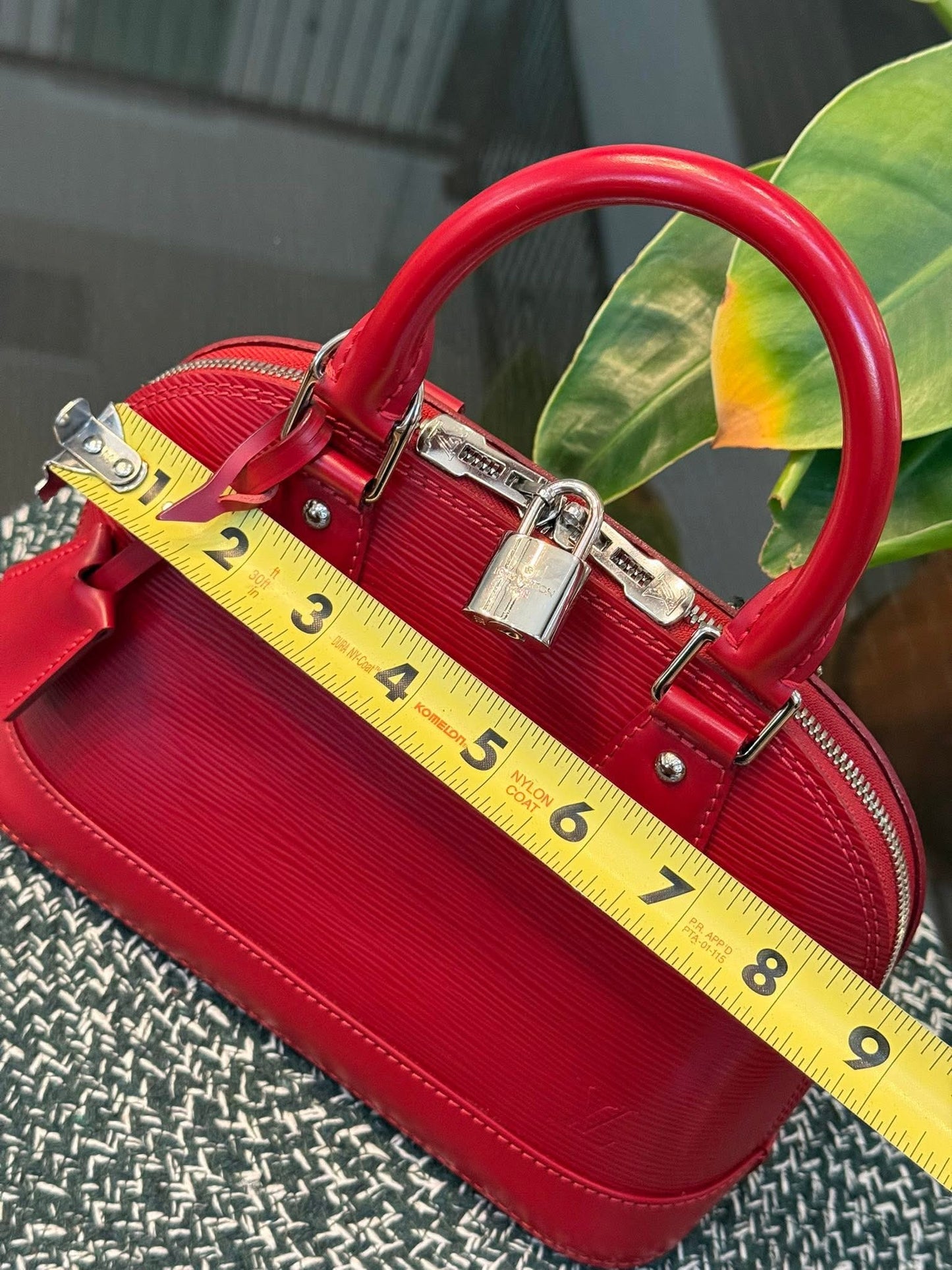 Alma BB in Epi Red with Clochette, Lock 🔐 keys, Original Strap, Dustbag and Insert Organizer 🗓️ Year: 2012