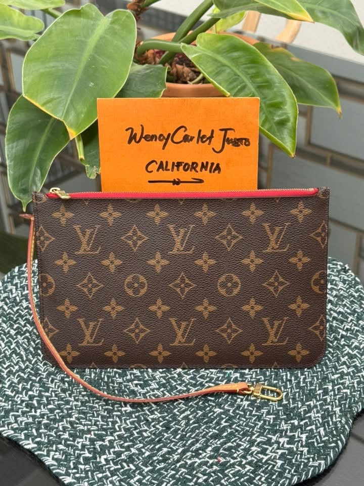 Neverfull MM/GM Pouch in Cerise 🗓️Year 2019