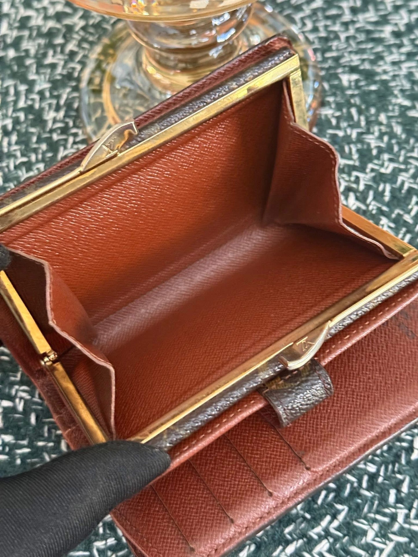 Kisslock Wallet in Monogram 🗓️ Year: 2000