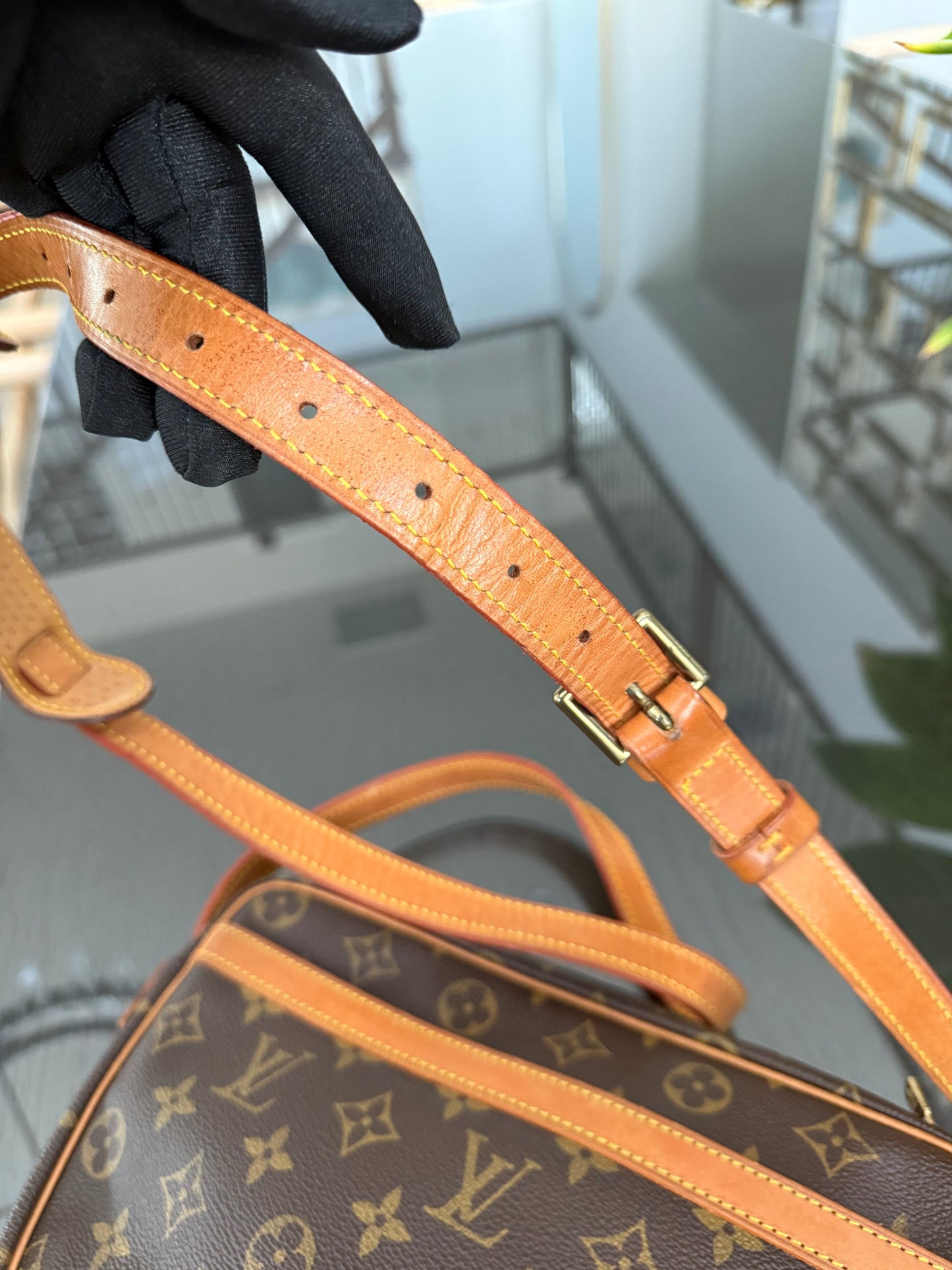 Jeaunefille GM Crossbody - 📅 Year: 1988