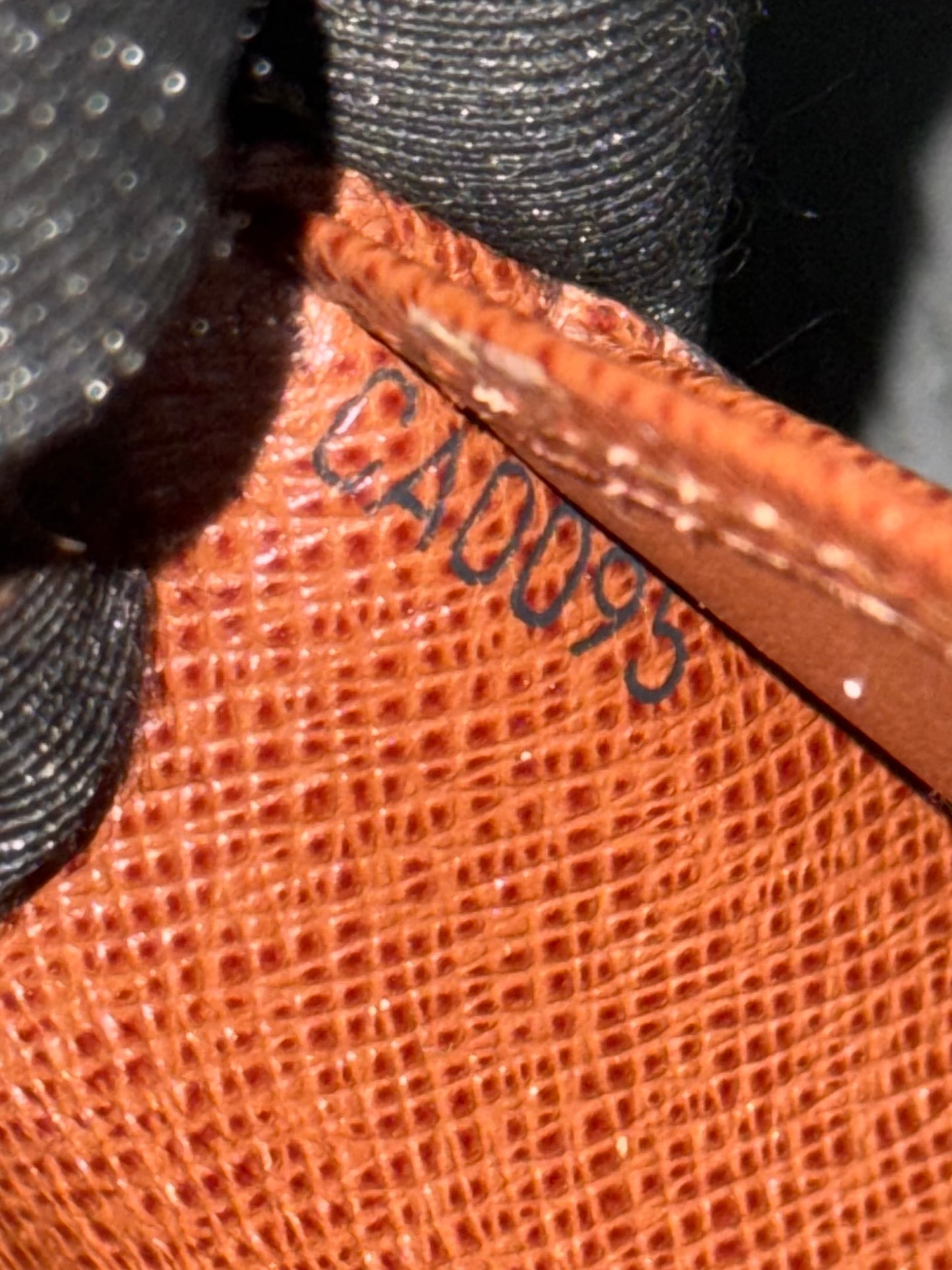 Kisslock Wallet in Monogram 🗓️ Year: 2001