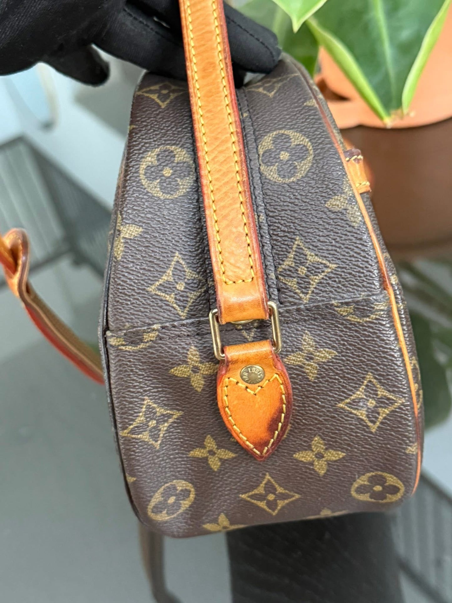 Blois Crossbody -🗓️ Year: 1994