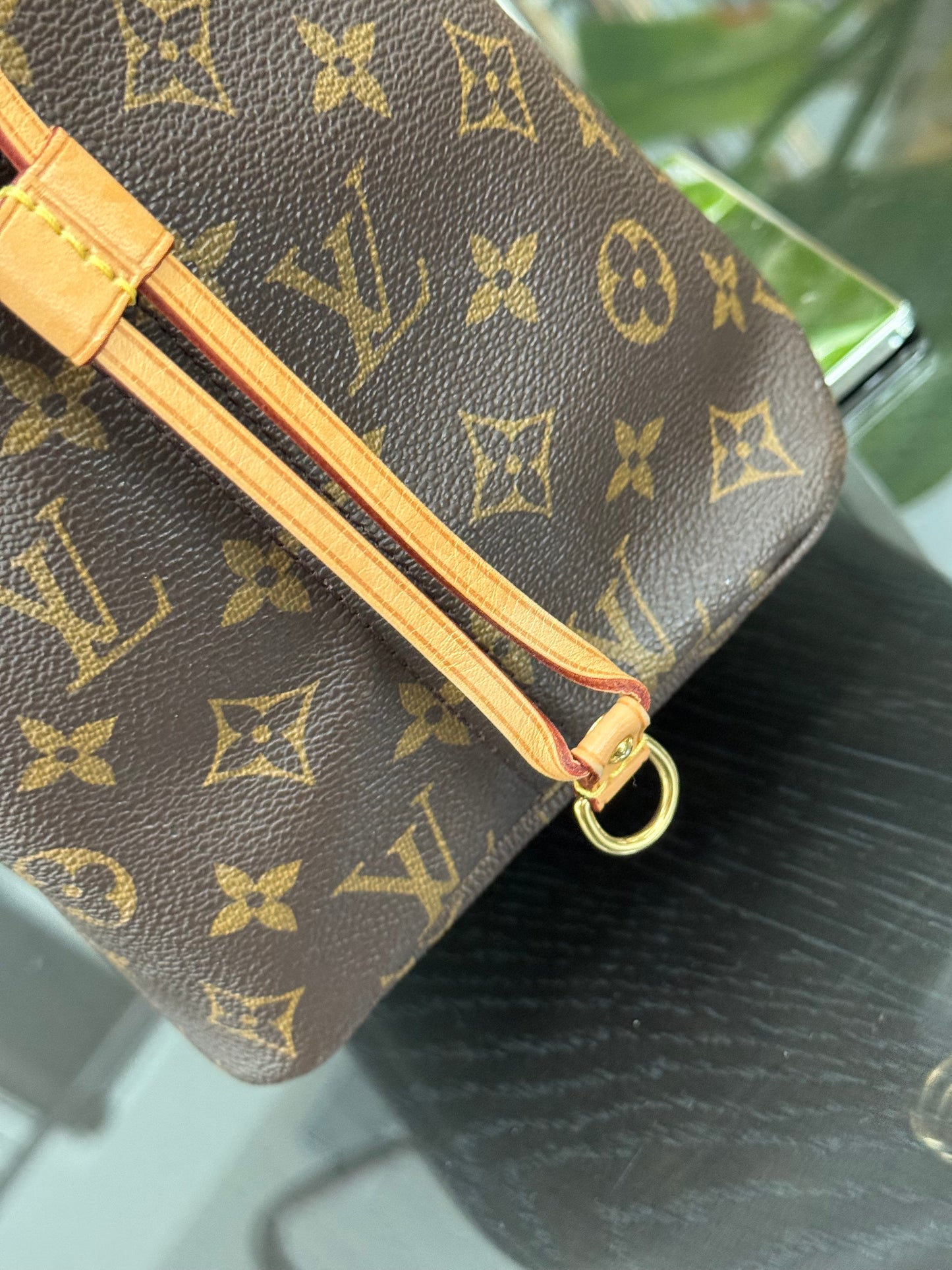 Neverfull MM in Monogram with Dustbag and Insert Organizer 📅 Year: 2017