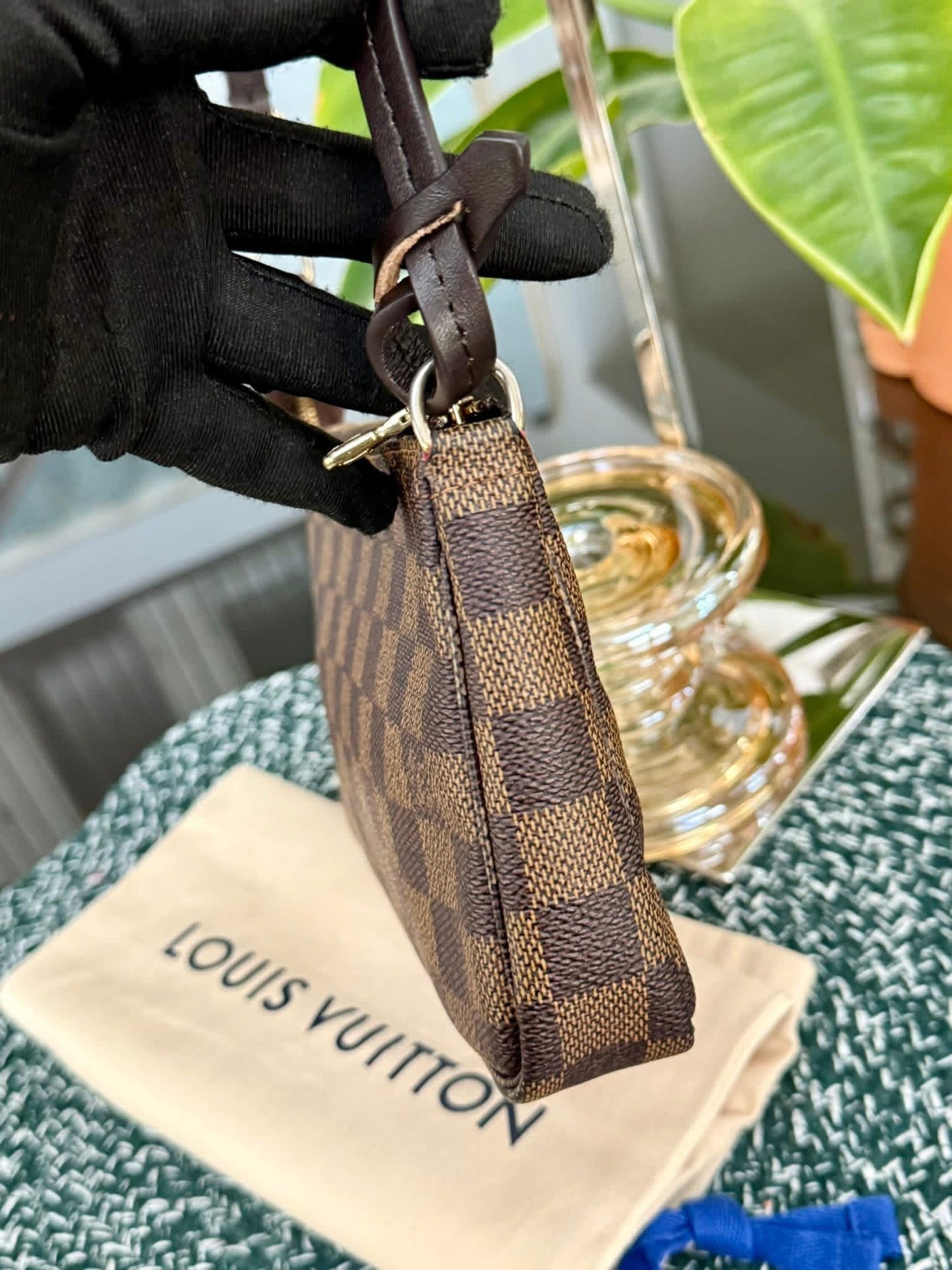Pochette Accessories in DE with Non branded Strap 📅 Year: 2007