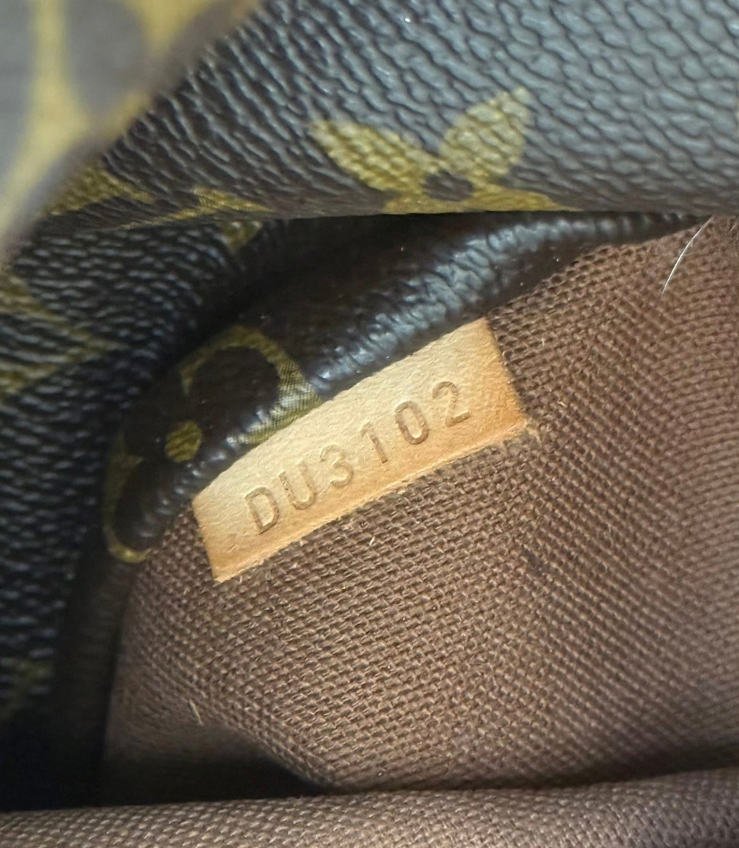 Totally GM in Monogram with Dustbag and Non branded Twilly 📅 Year: 2015