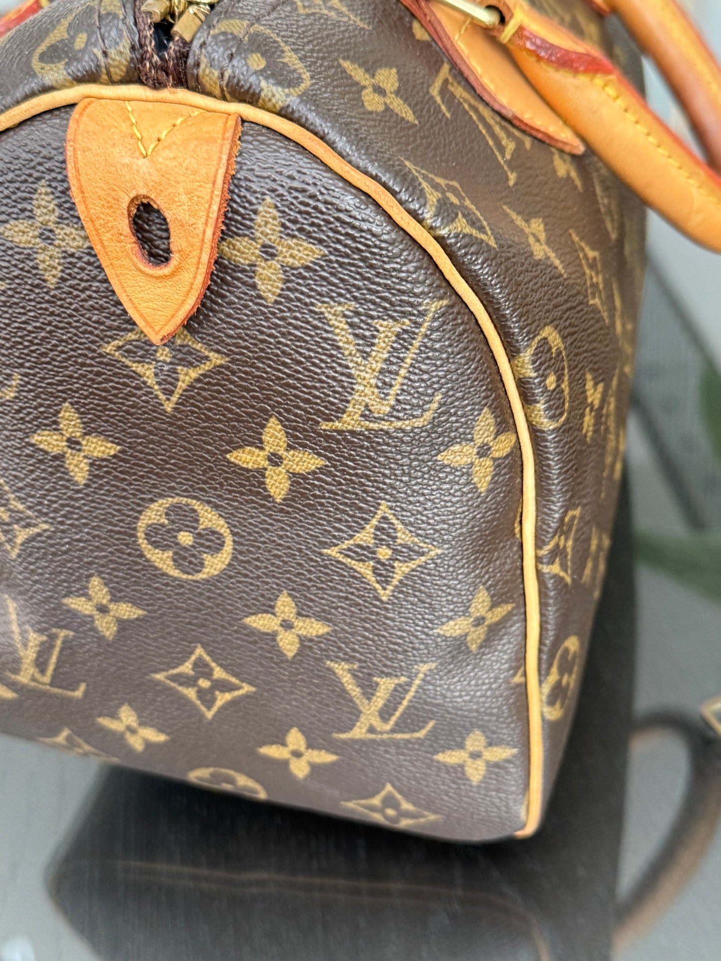 Speedy 25 in Monogram with Lock 🔐 and Key -🗓️ Year: 2005