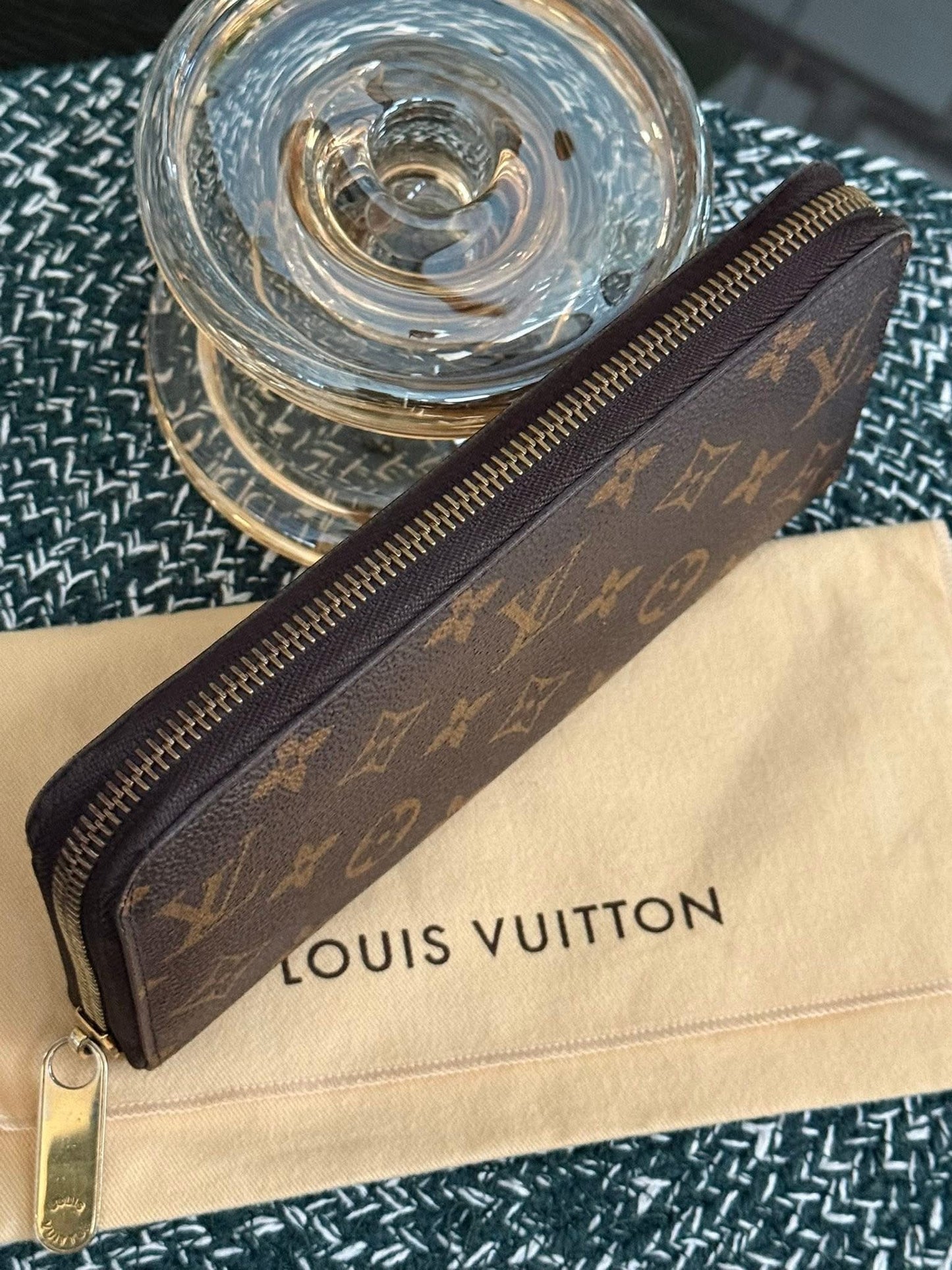 Zippy Long Wallet in Monogram with Dustbag 🗓️ Year: 2011