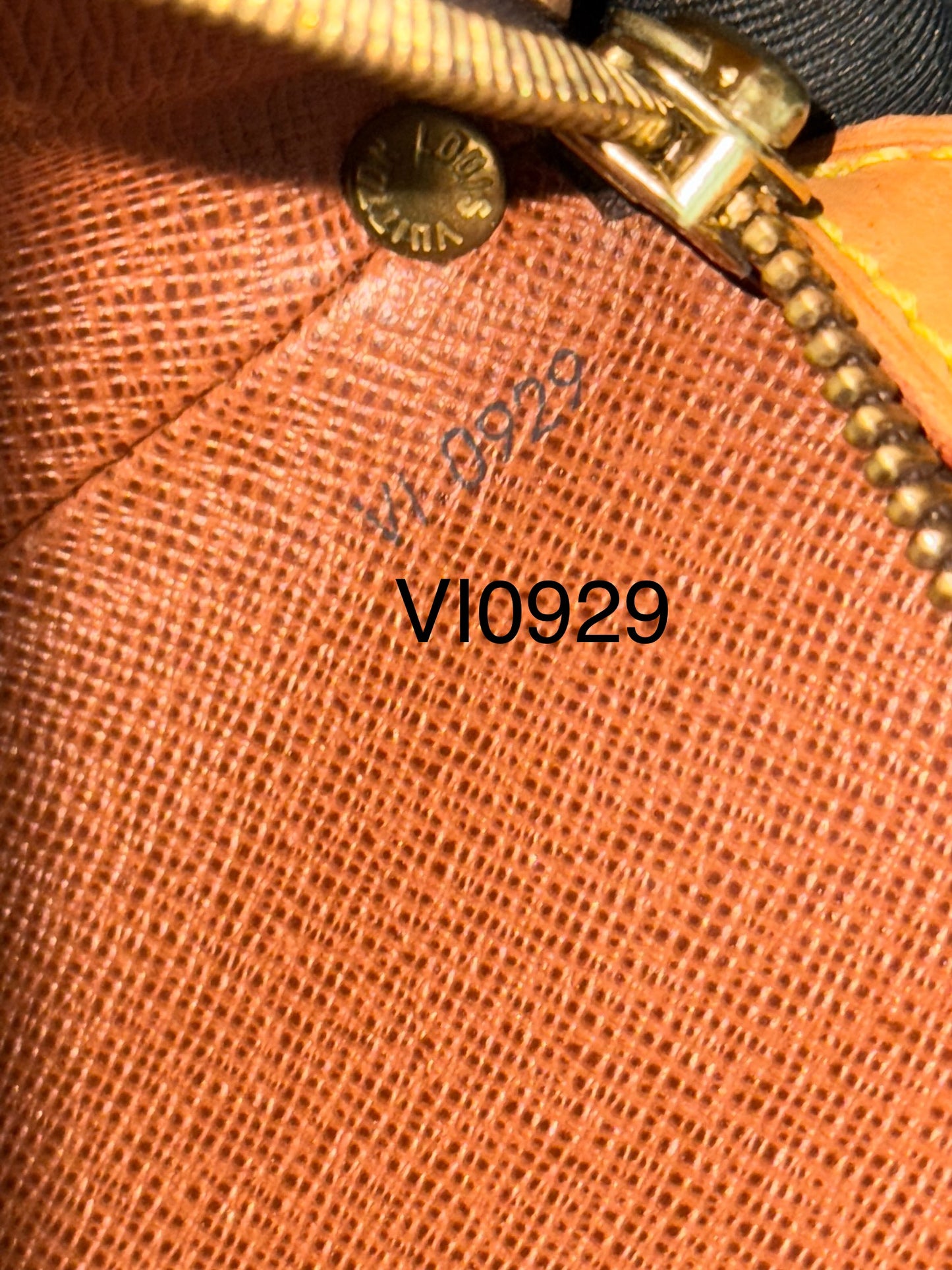 Drouot Crossbody-🗓️ Year 1999
