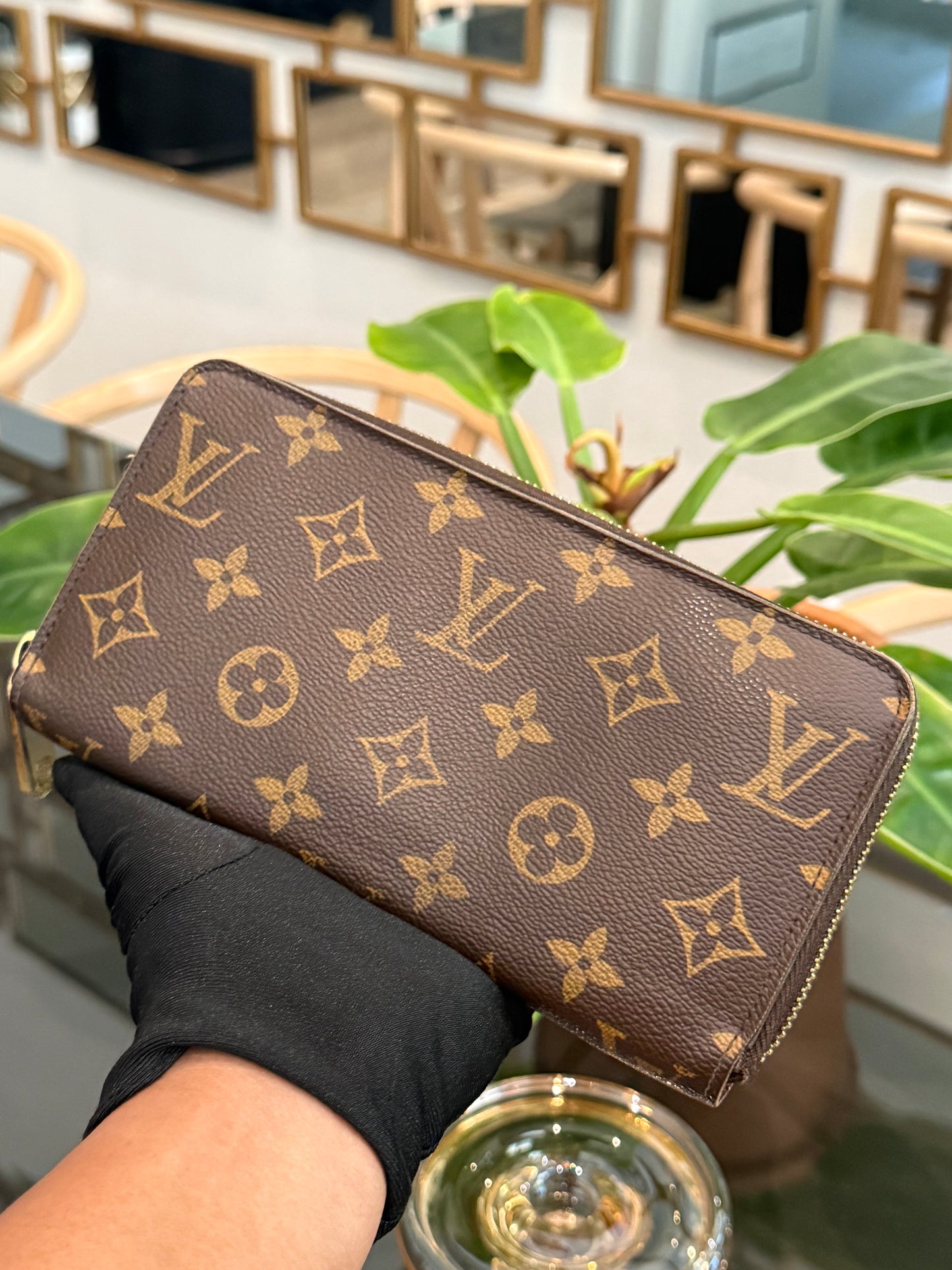 Zippy Long Wallet in Monogram with Dustbag 🗓️ Year: 2014