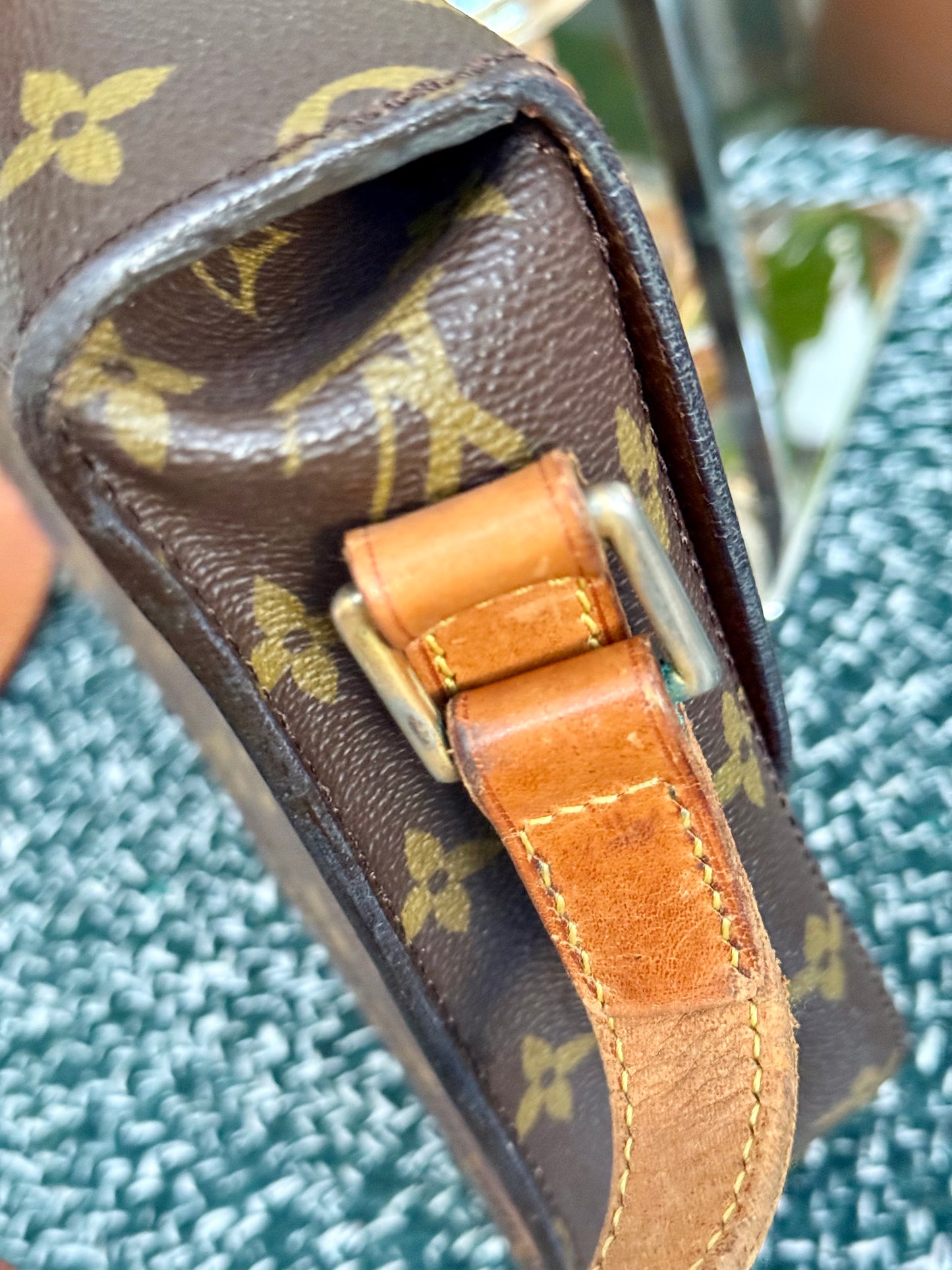 St. Cloud GM in Monogram 📅 Circa 80’s
💥No Peeling and No Stickiness💥