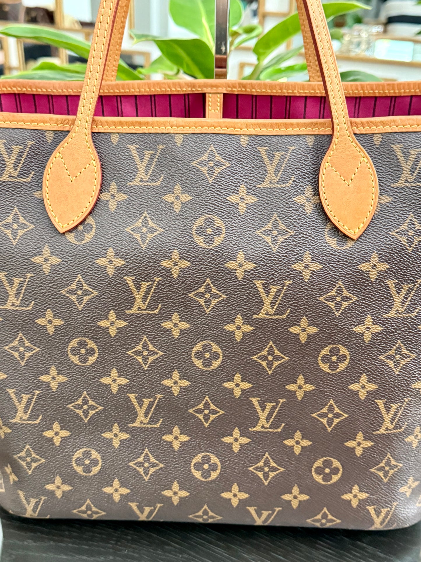 Neverfull MM in Peony interior with Dustbag 📅 Year: 2019