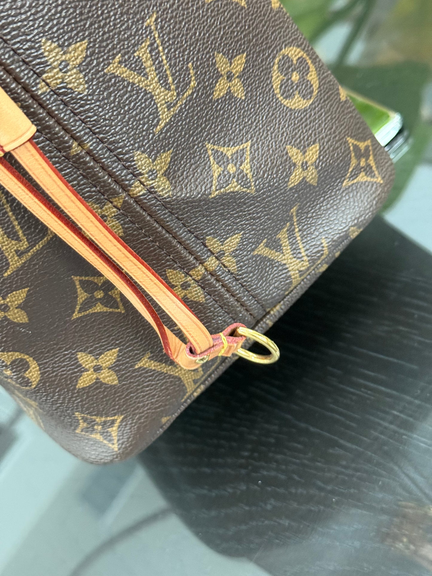 Neverfull MM in Monogram with Dustbag and Insert Organizer 📅 Year: 2017
